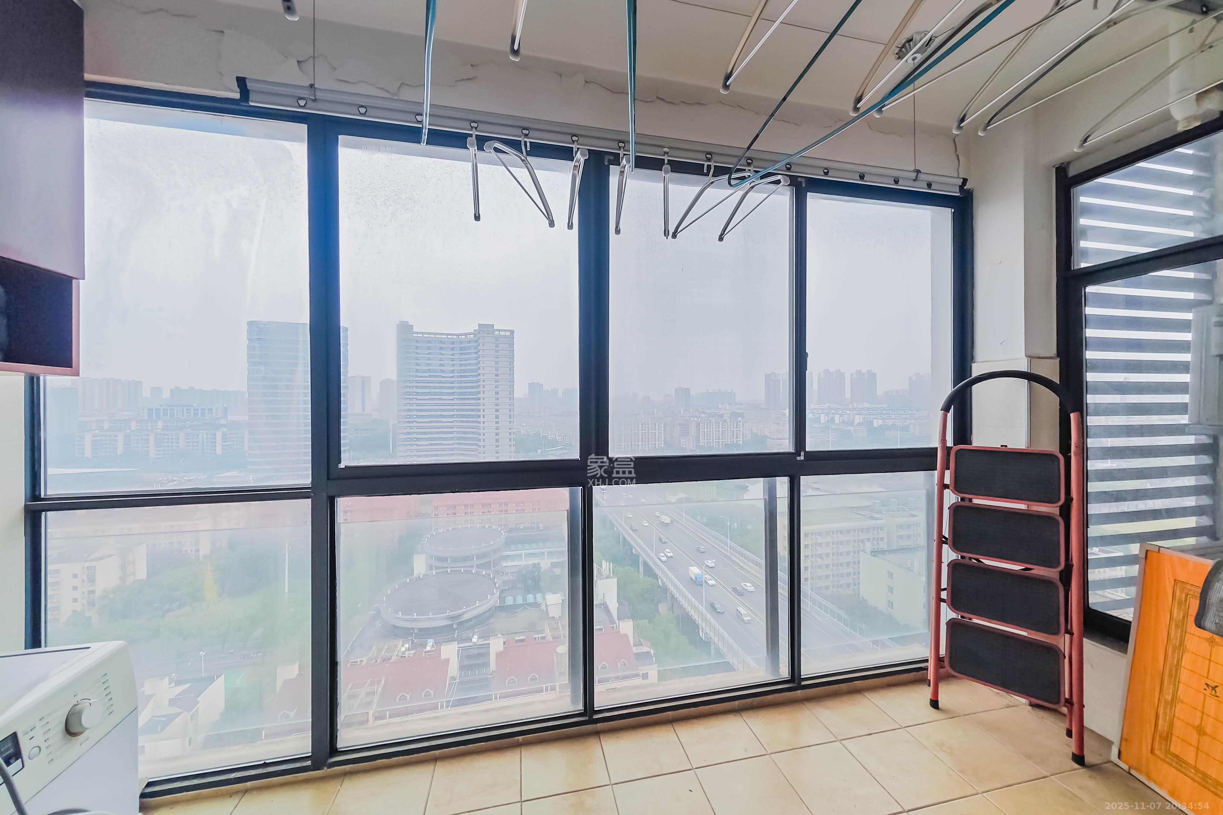 融科东南海 3室2厅1卫 93.8万 融科东南海 3室2厅1卫 93.8万阳台