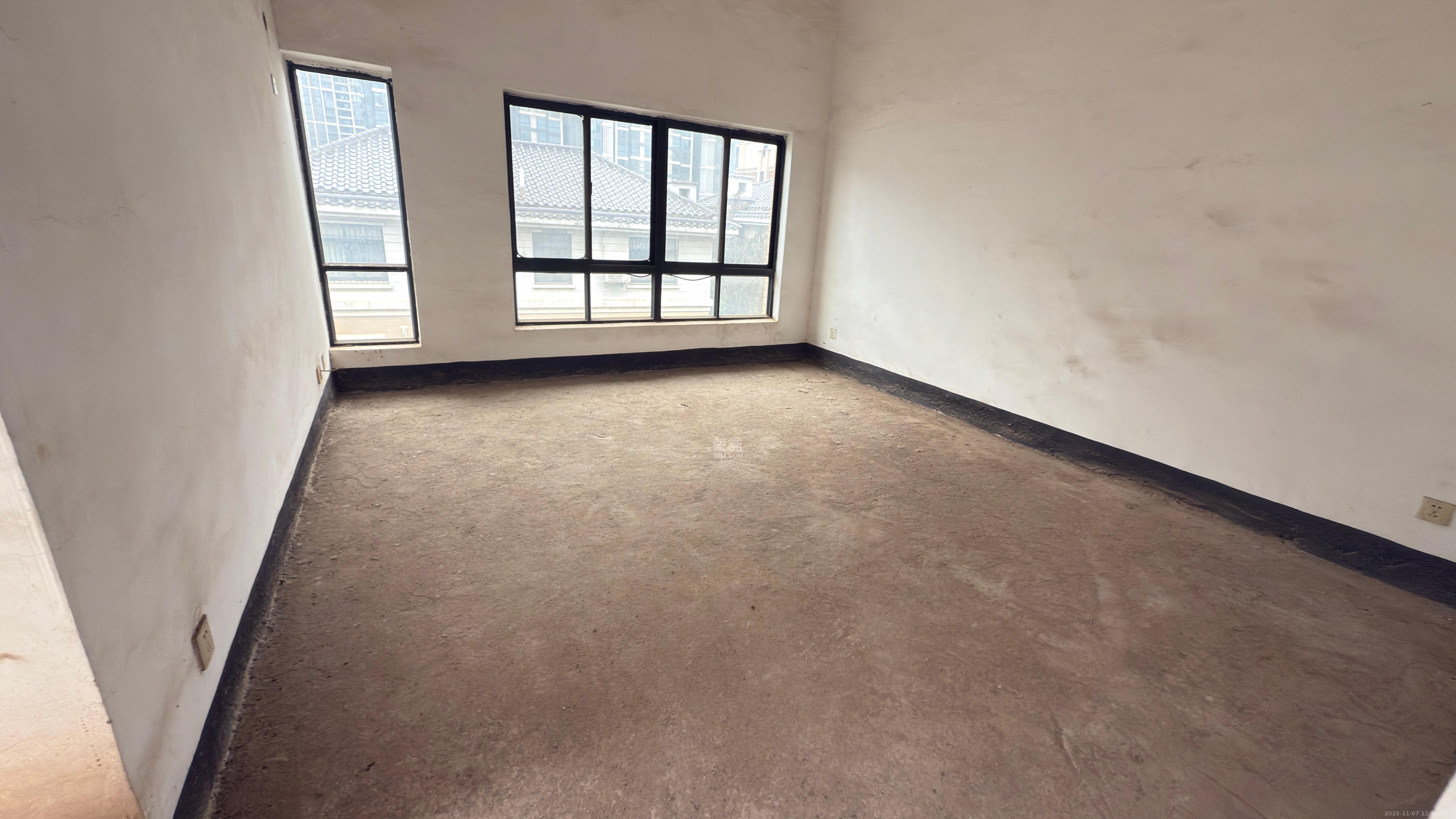 逸墅庄园 1室1厅1卫 150.0万 逸墅庄园 1室1厅1卫 150.0万客厅