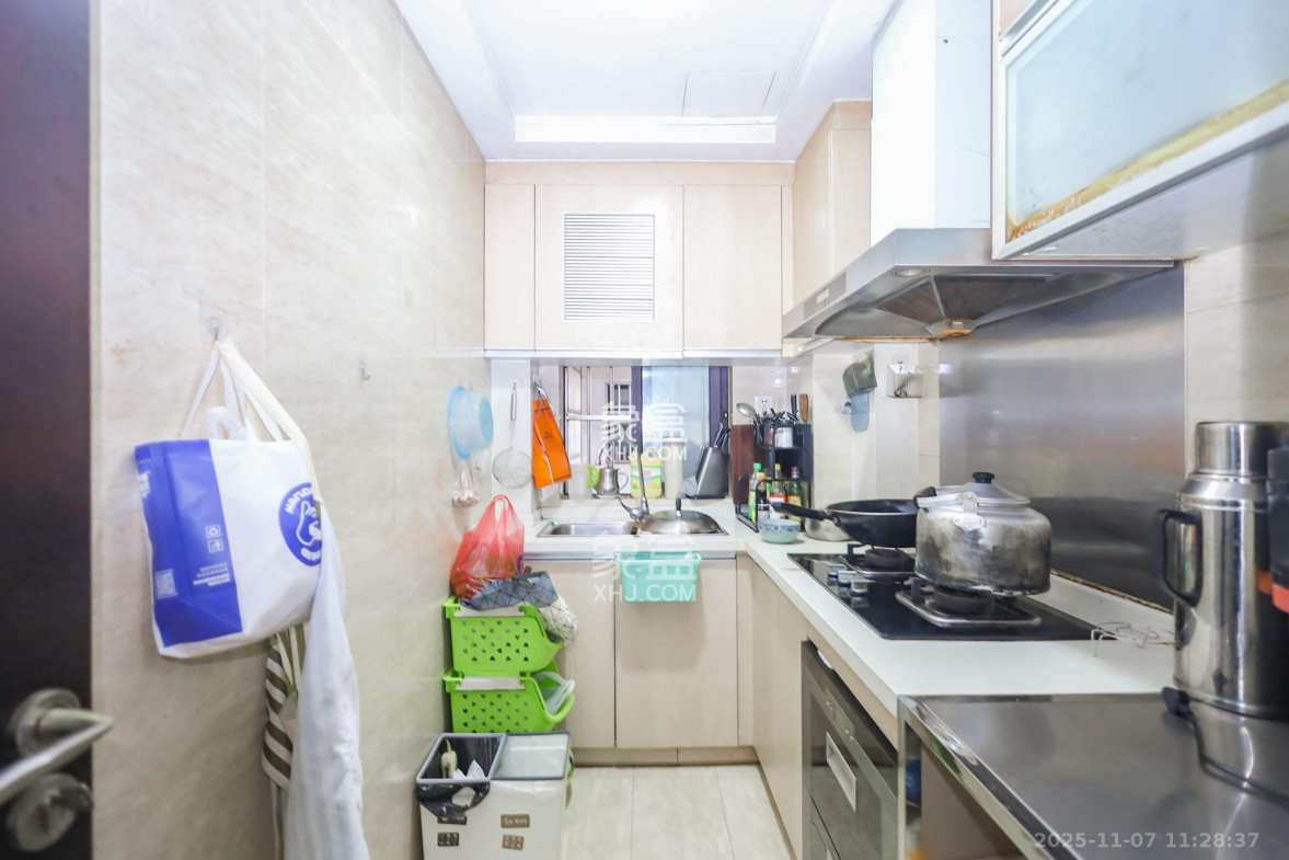 绿地中央广场 3室2厅1卫 2700.0元/月 绿地中央广场 3室2厅1卫 2700.0元/月室内图