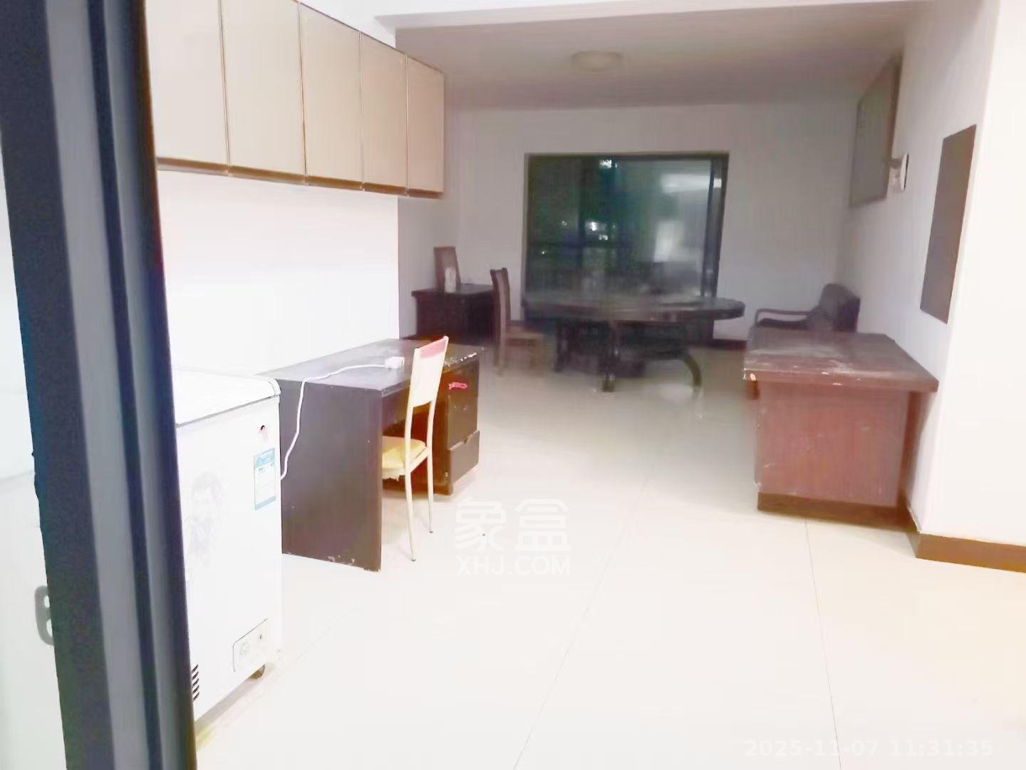 中央一品  5室2厅2卫    2200.0元/月室内图