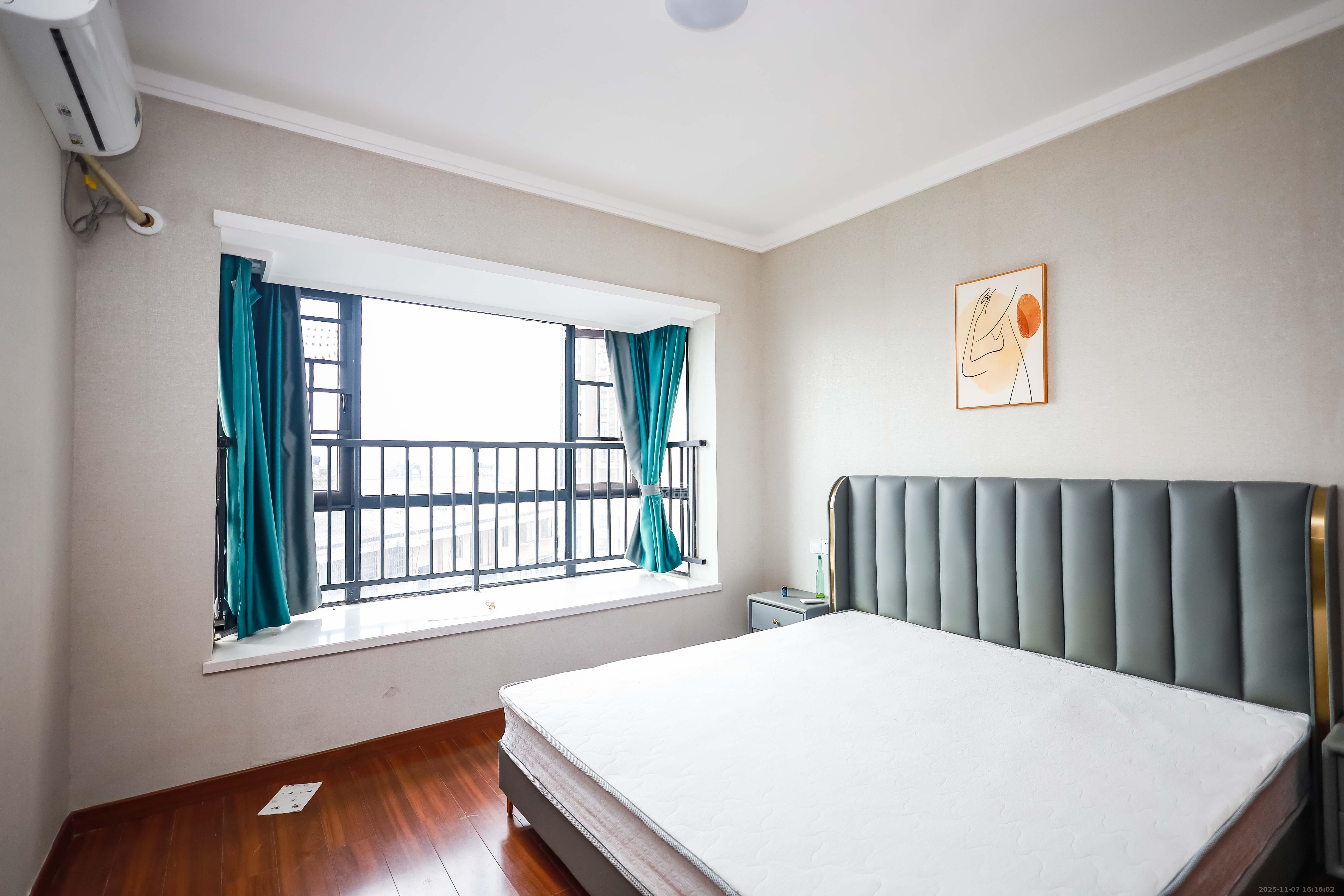 荣泰广场 4室2厅2卫 105.0万 荣泰广场 4室2厅2卫 105.0万卧室