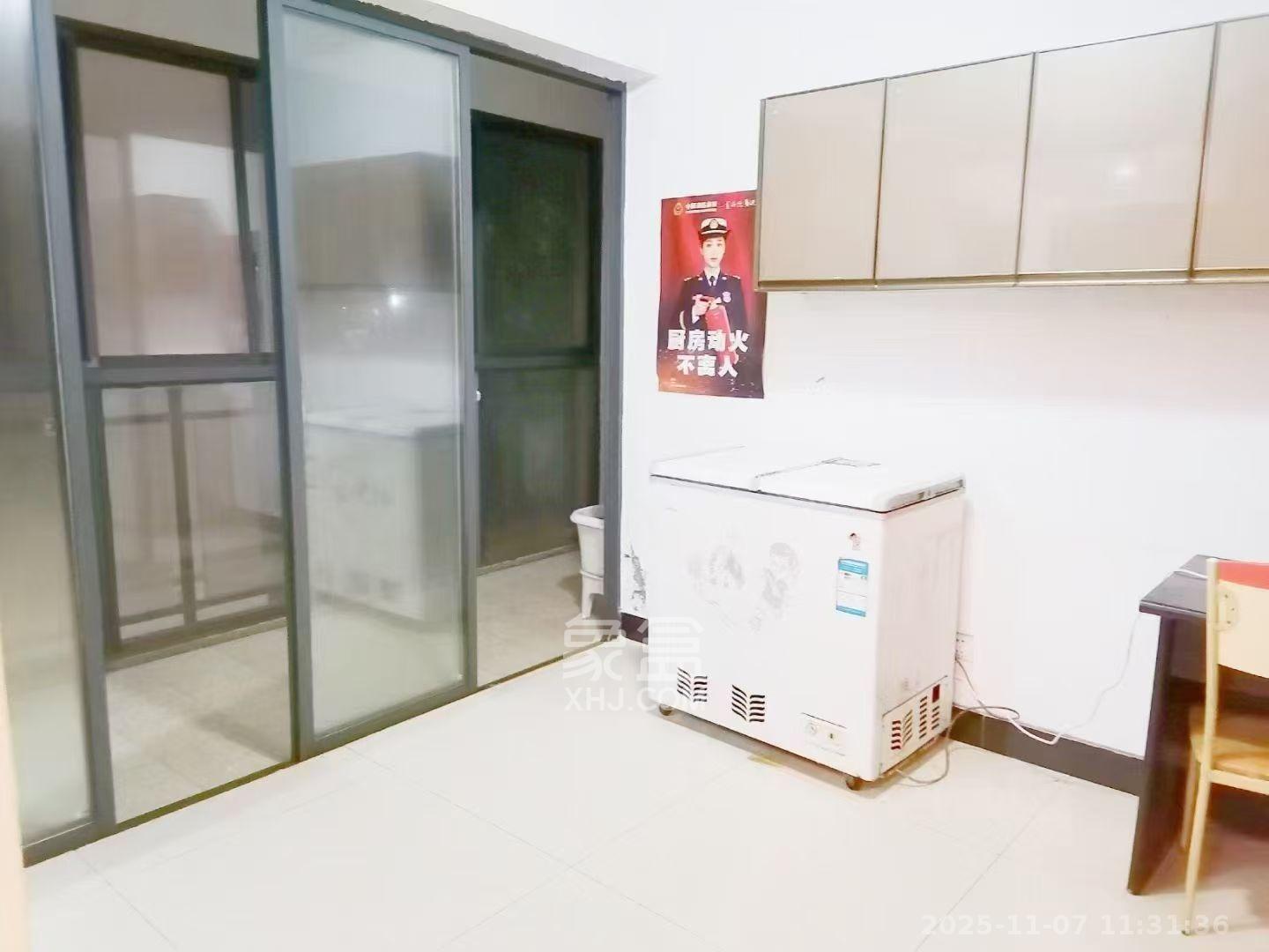 中央一品  5室2厅2卫    2200.0元/月室内图