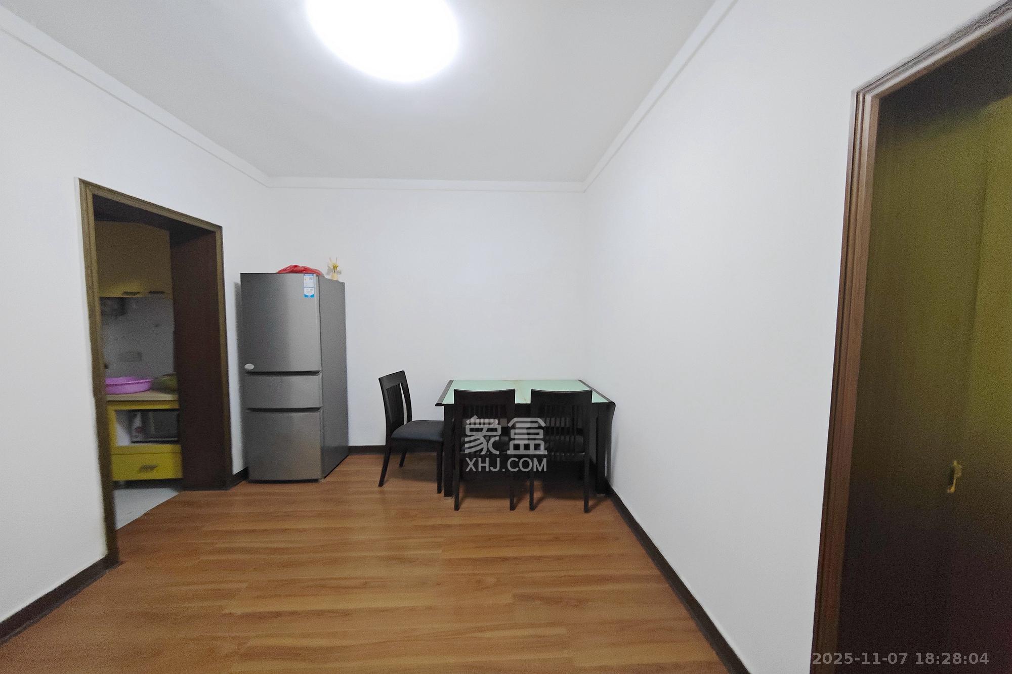 赤岗小区(一二三片) 3室2厅1卫 49.8万 赤岗小区(一二三片) 3室2厅1卫 49.8万客厅