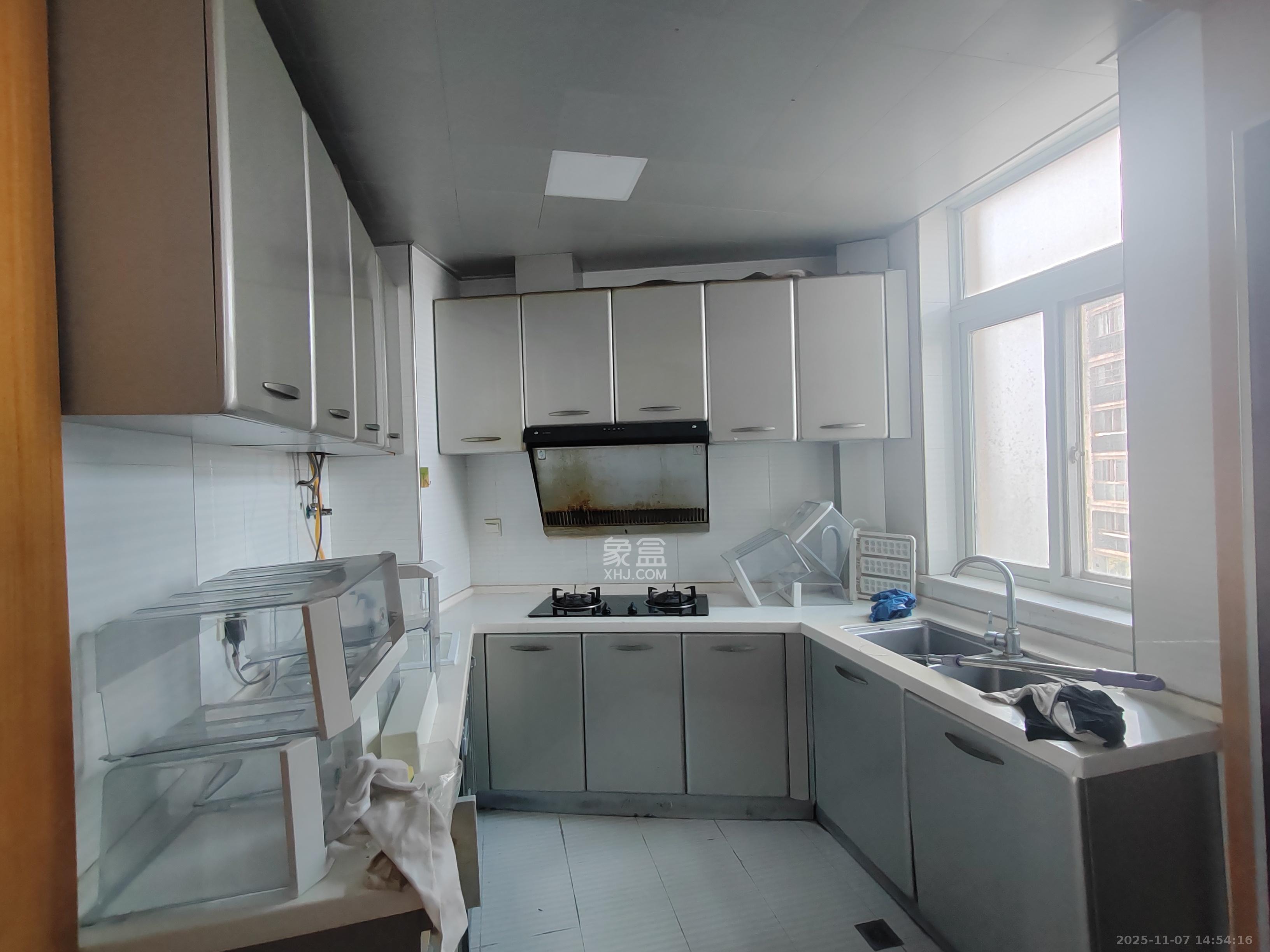 筑梦园  4室2厅2卫    2400.0元/月室内图