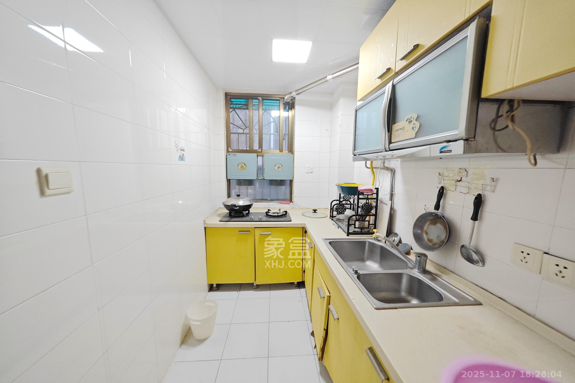 赤岗小区(一二三片) 3室2厅1卫 49.8万 赤岗小区(一二三片) 3室2厅1卫 49.8万厨房