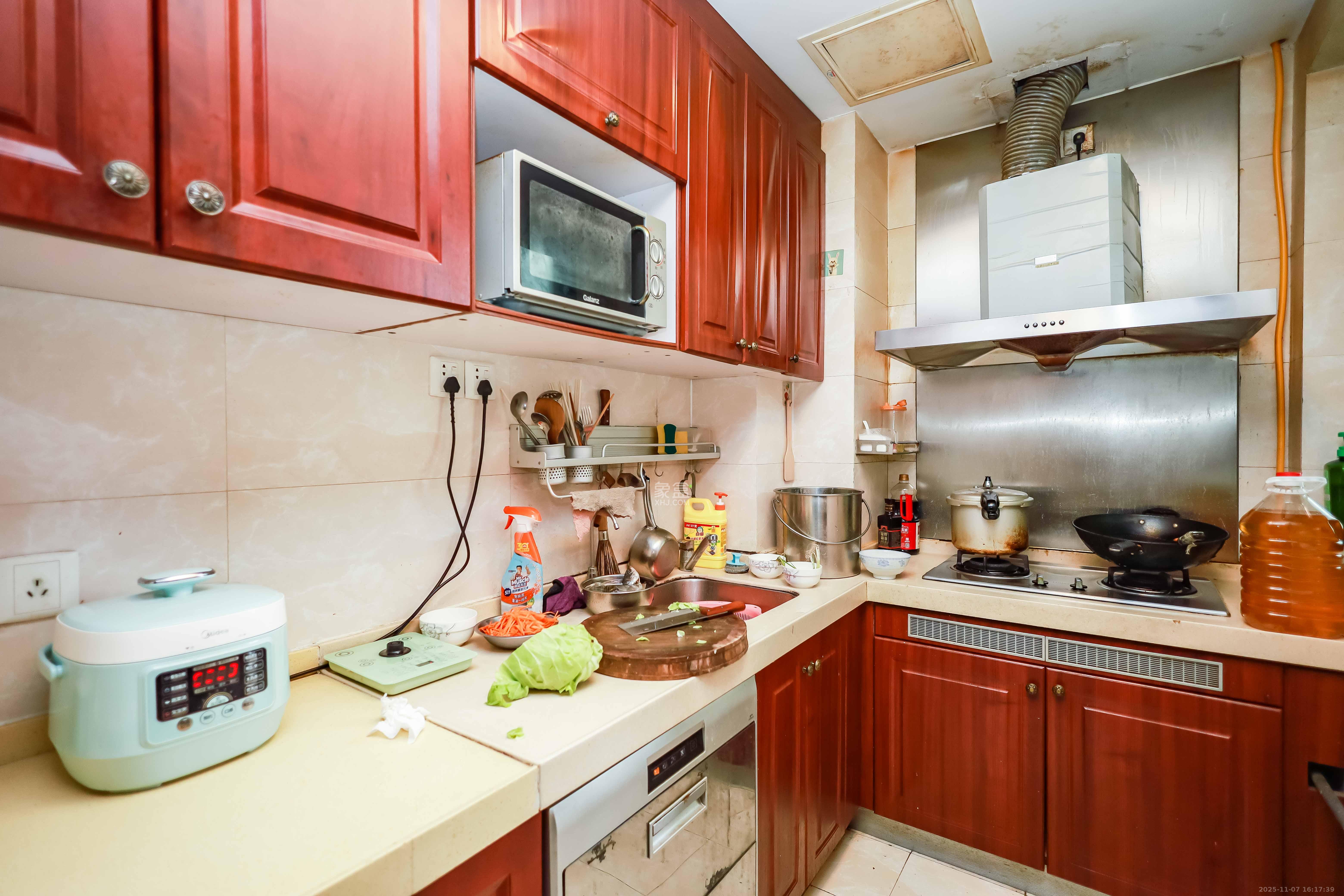 恒大华府  3室2厅1卫    130.0万厨房