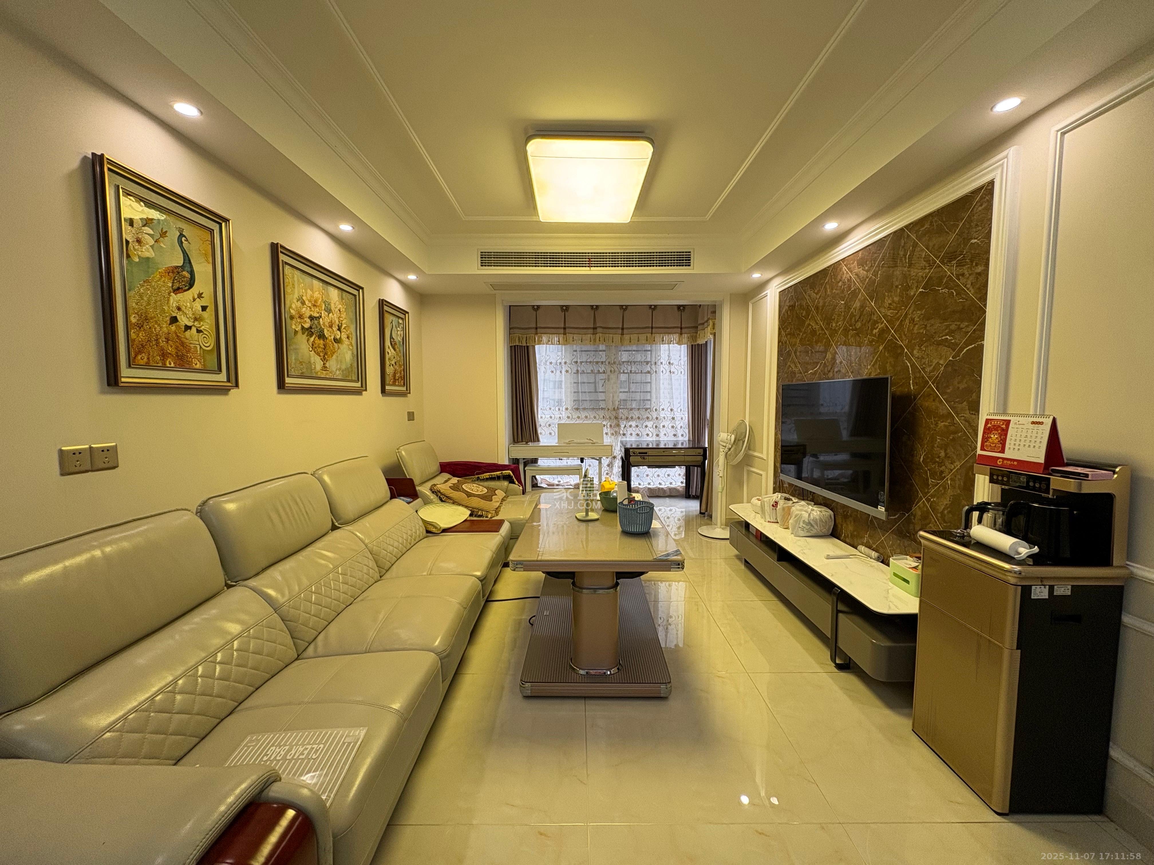 芙蓉万国城MOMA（卓越汇富苑）  3室2厅2卫    3000.0元/月