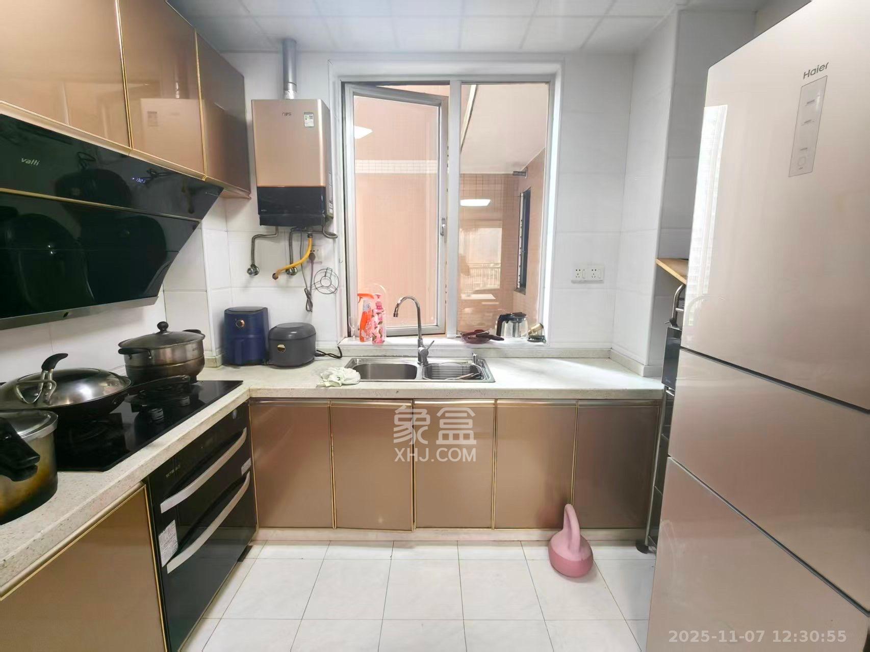 恒广国际景园一二区 3室2厅2卫 2500.0元/月 恒广国际景园一二区 3室2厅2卫 2500.0元/月室内图