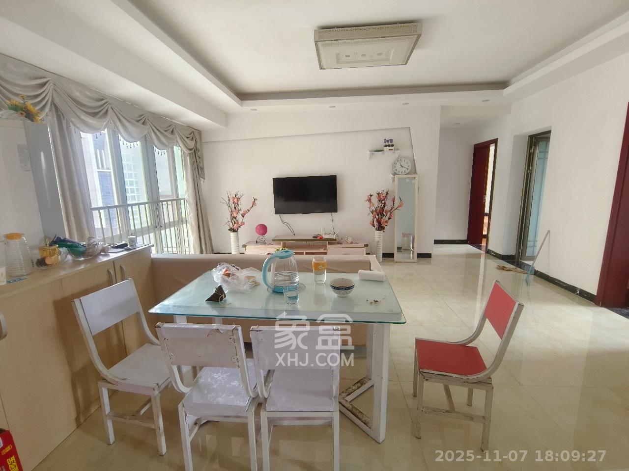 泊爱蓝湾  3室1厅2卫    3200.0元/月室内图