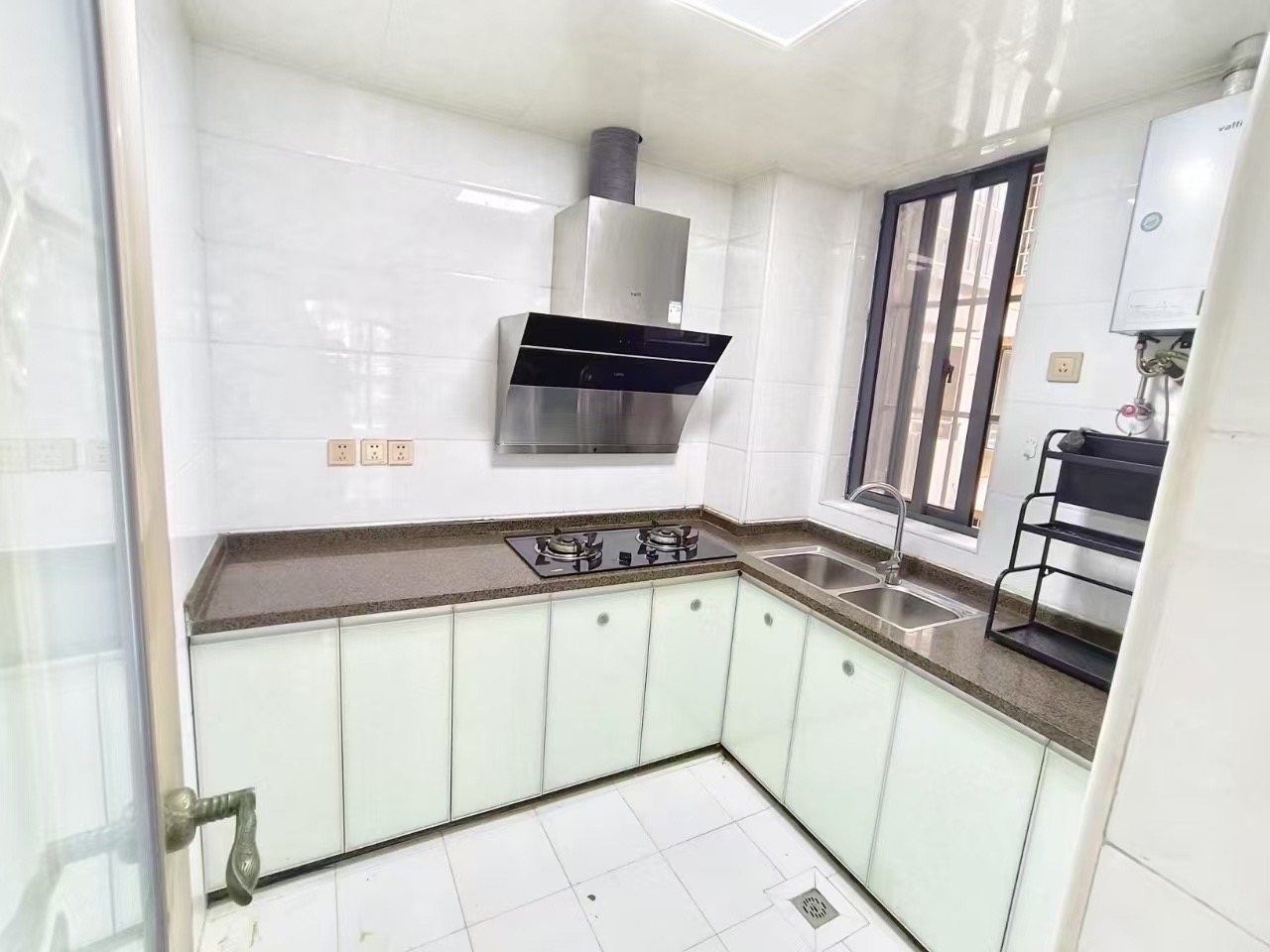 滨江新苑(一期A区) 3室2厅2卫 2500.0元/月 滨江新苑(一期A区) 3室2厅2卫 2500.0元/月室内图