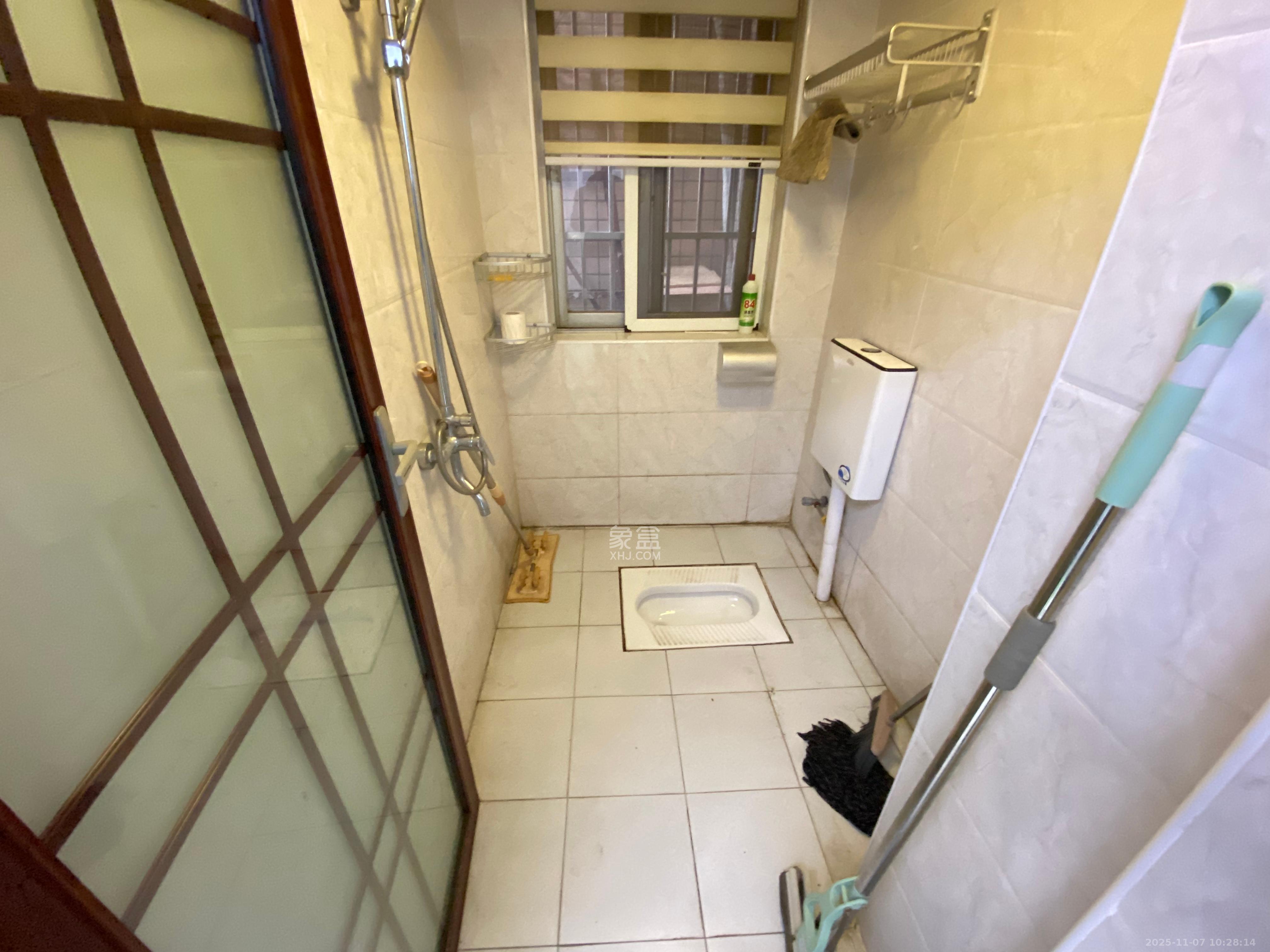 天泽大厦 4室2厅1卫 3400.0元/月 天泽大厦 4室2厅1卫 3400.0元/月室内图