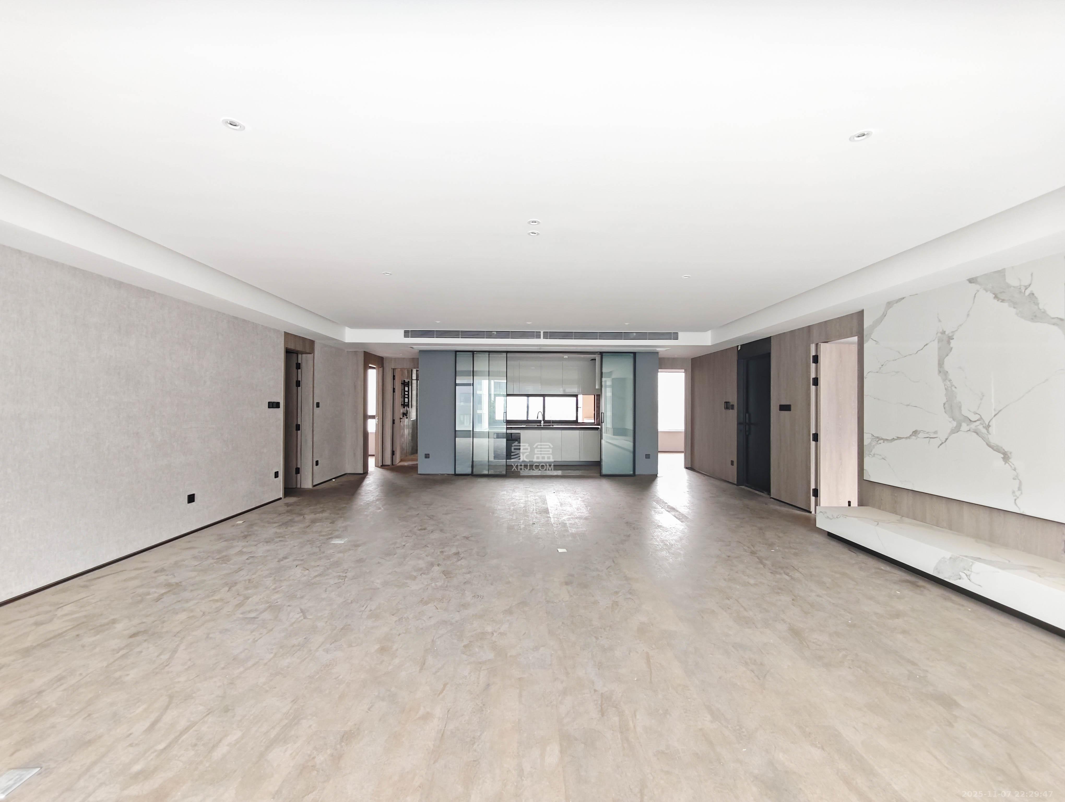 印湘山 4室2厅2卫 286.0万 印湘山 4室2厅2卫 286.0万客厅