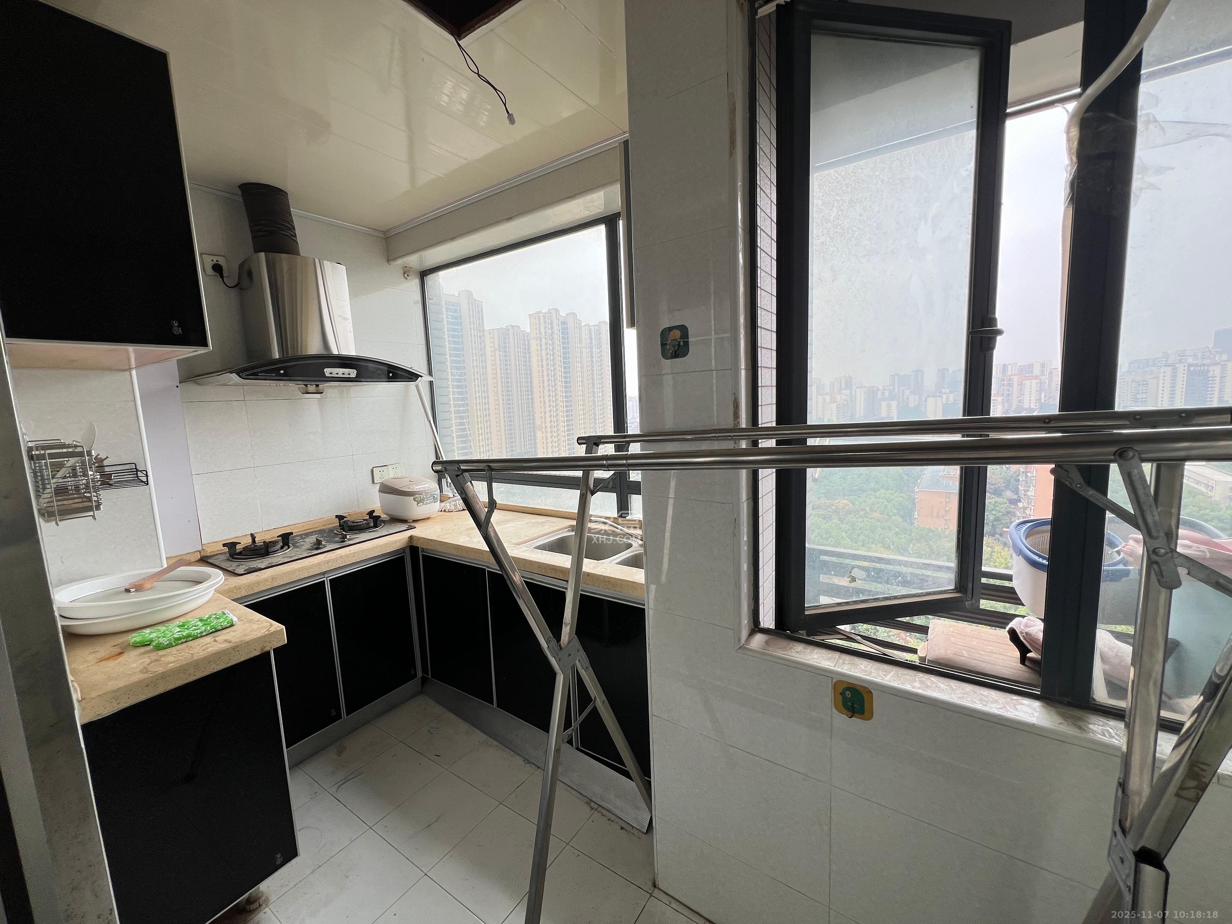 亚商国际 1室1厅1卫 1400.0元/月 亚商国际 1室1厅1卫 1400.0元/月室内图