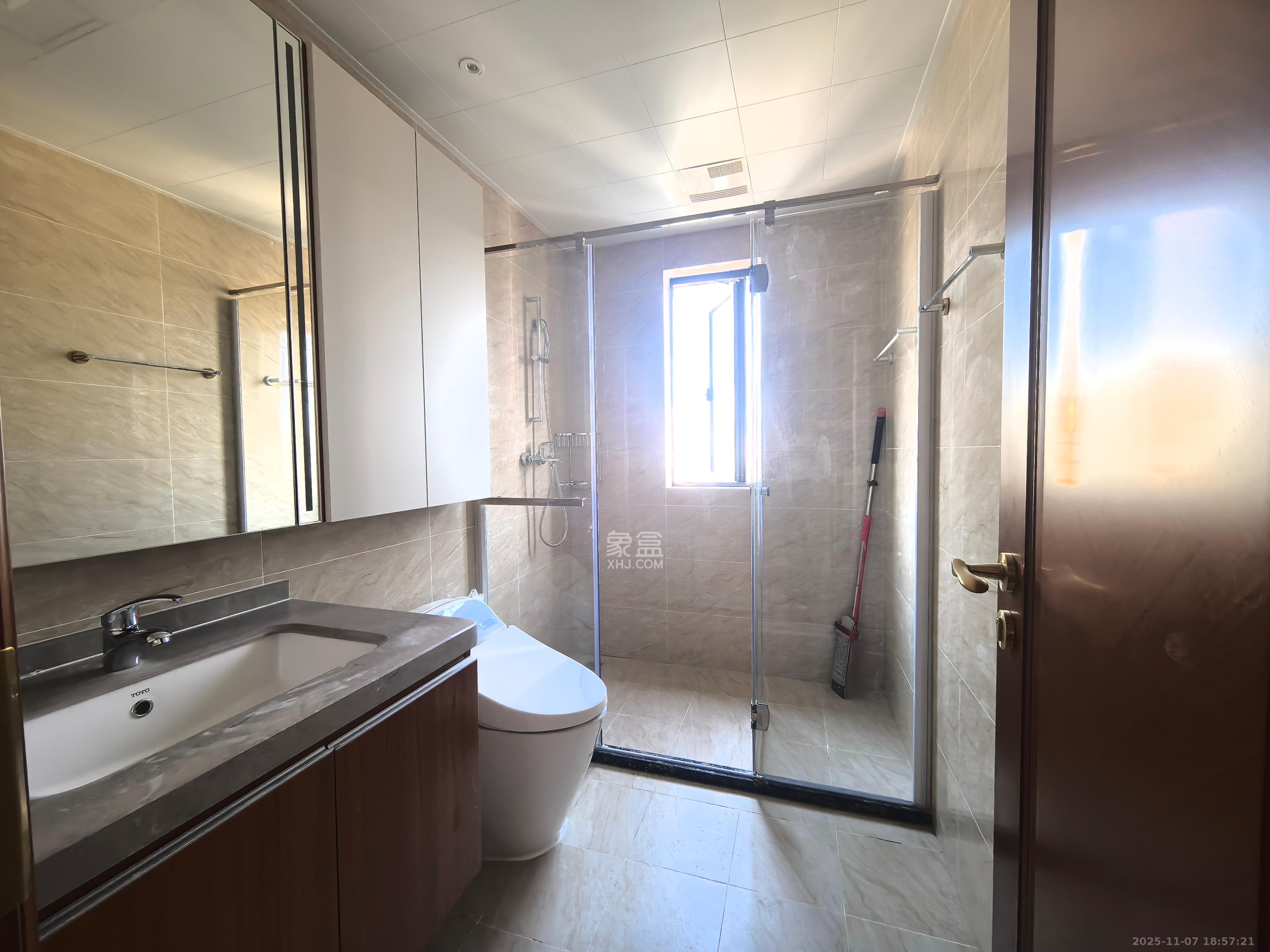 恒大雅苑  4室2厅2卫    4200.0元/月室内图