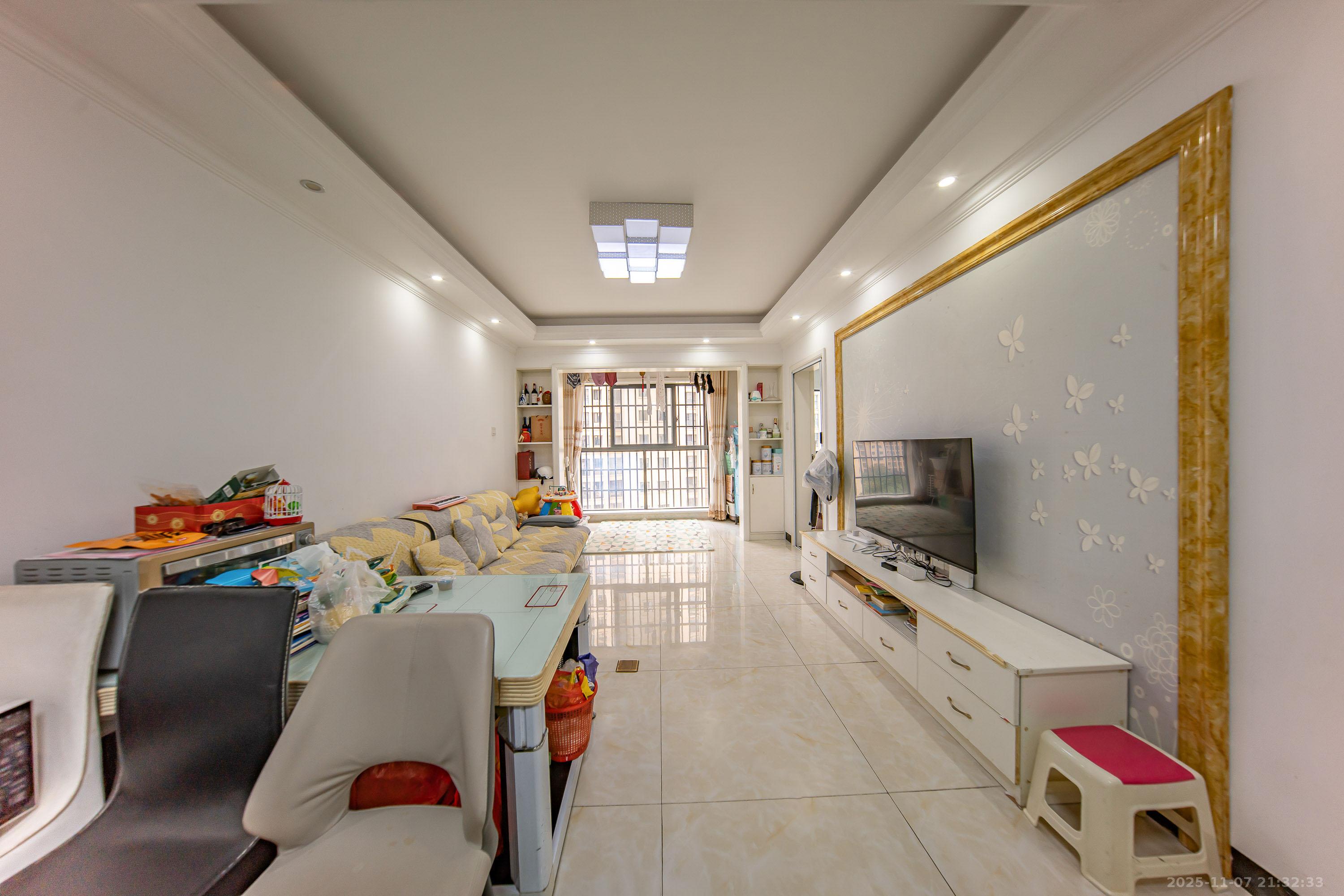 湘熙水郡(观澜海赋家园) 3室2厅1卫 98.0万 湘熙水郡(观澜海赋家园) 3室2厅1卫 98.0万客厅