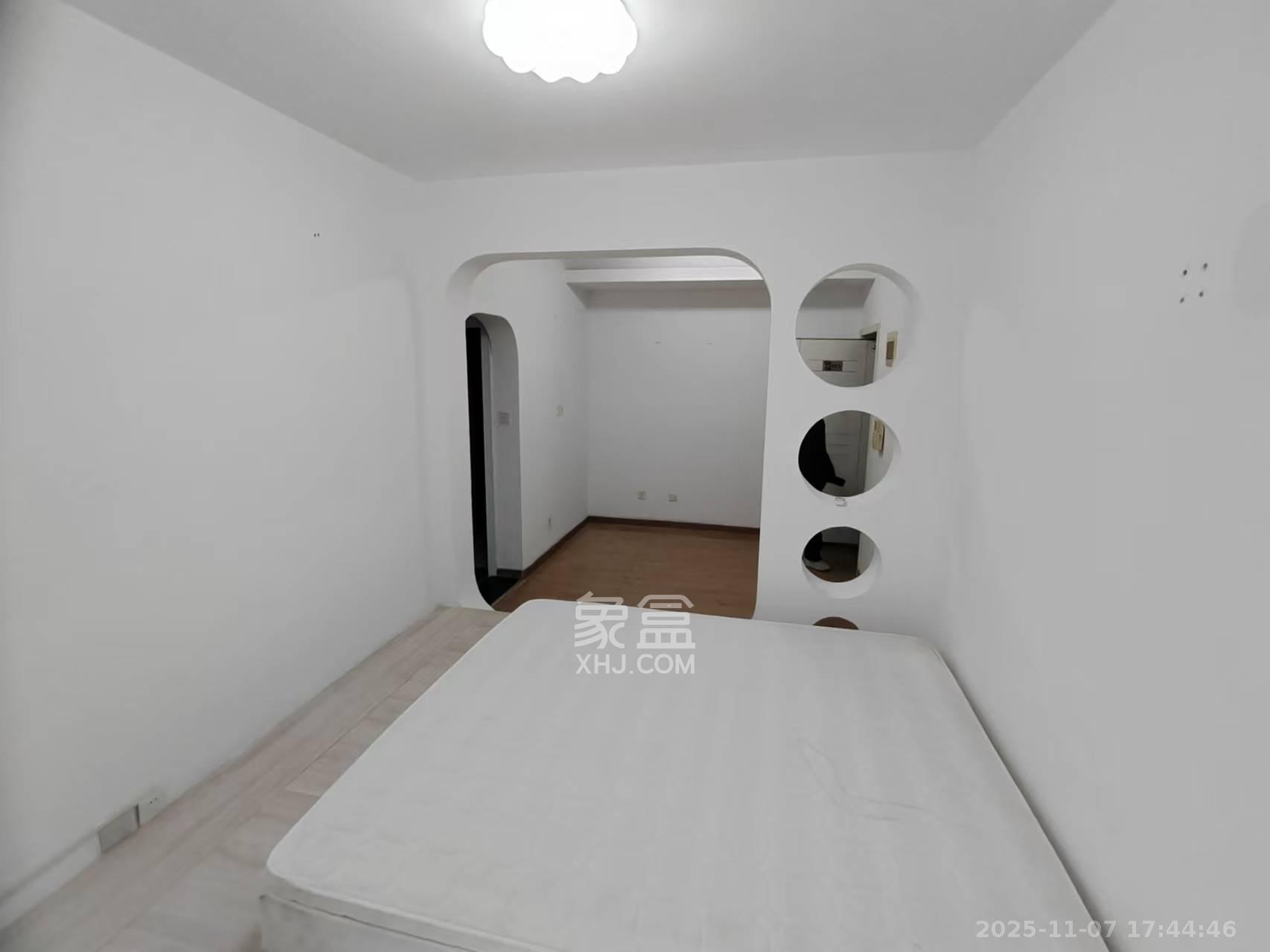 中天广场  1室1厅1卫    1600.0元/月