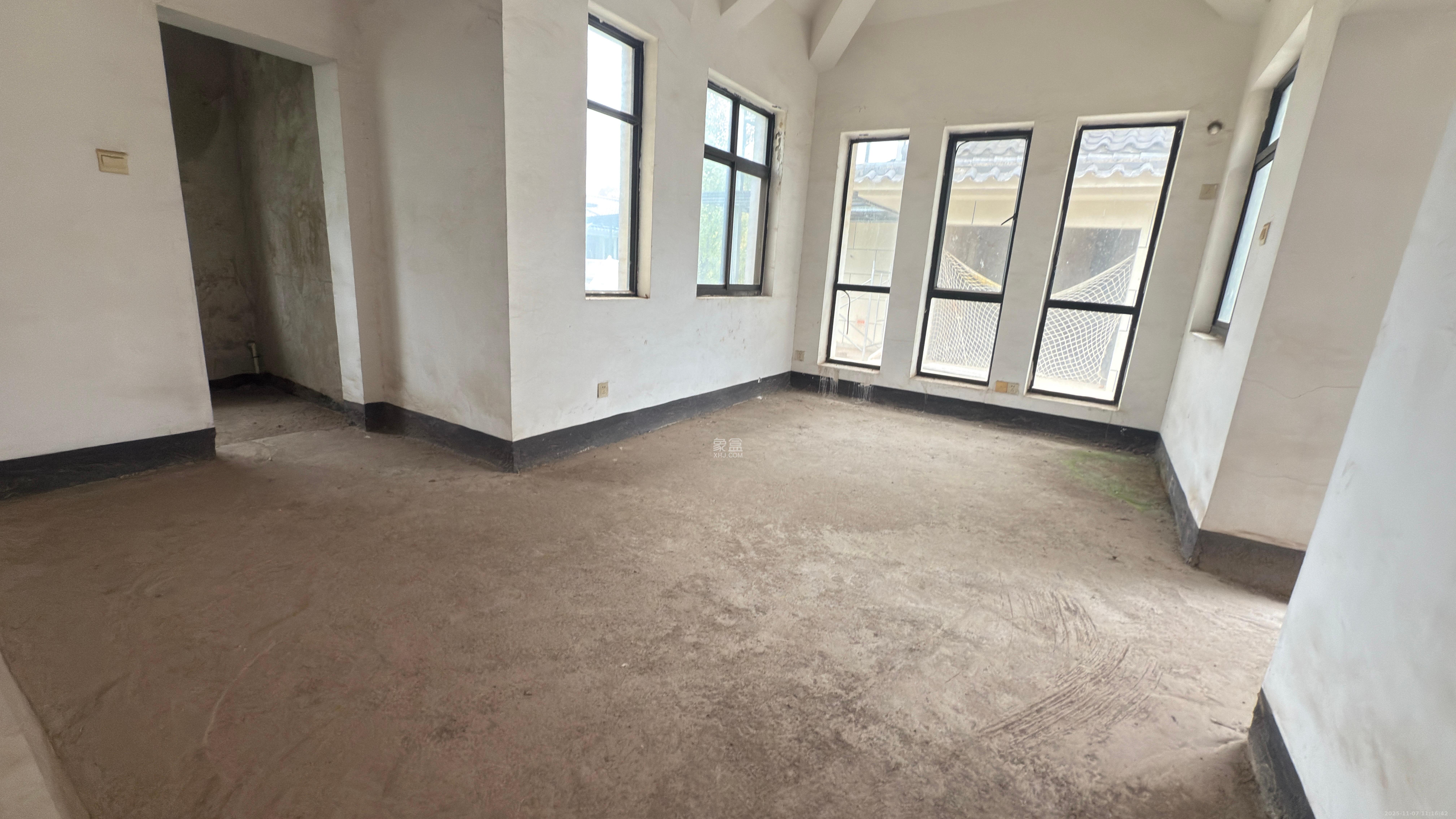 逸墅庄园 1室1厅1卫 150.0万 逸墅庄园 1室1厅1卫 150.0万客厅