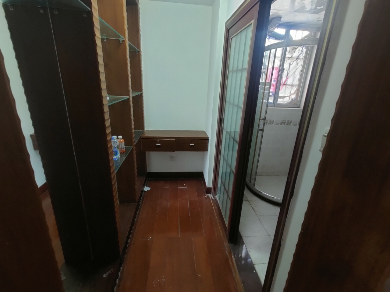 学苑公寓  4室2厅2卫    3200.0元/月室内图