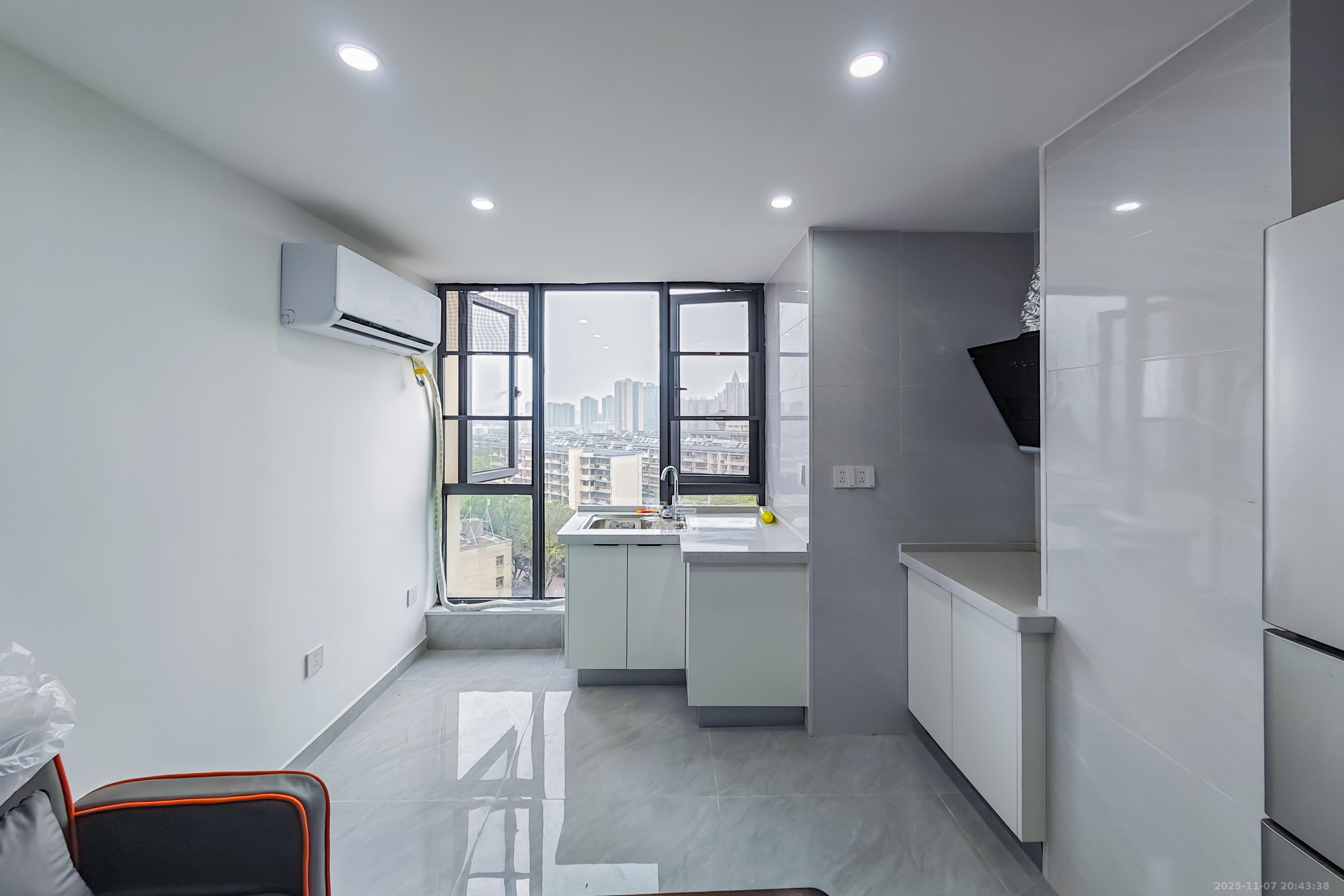 卓越伊景苑 2室1厅1卫 28.0万 卓越伊景苑 2室1厅1卫 28.0万客厅