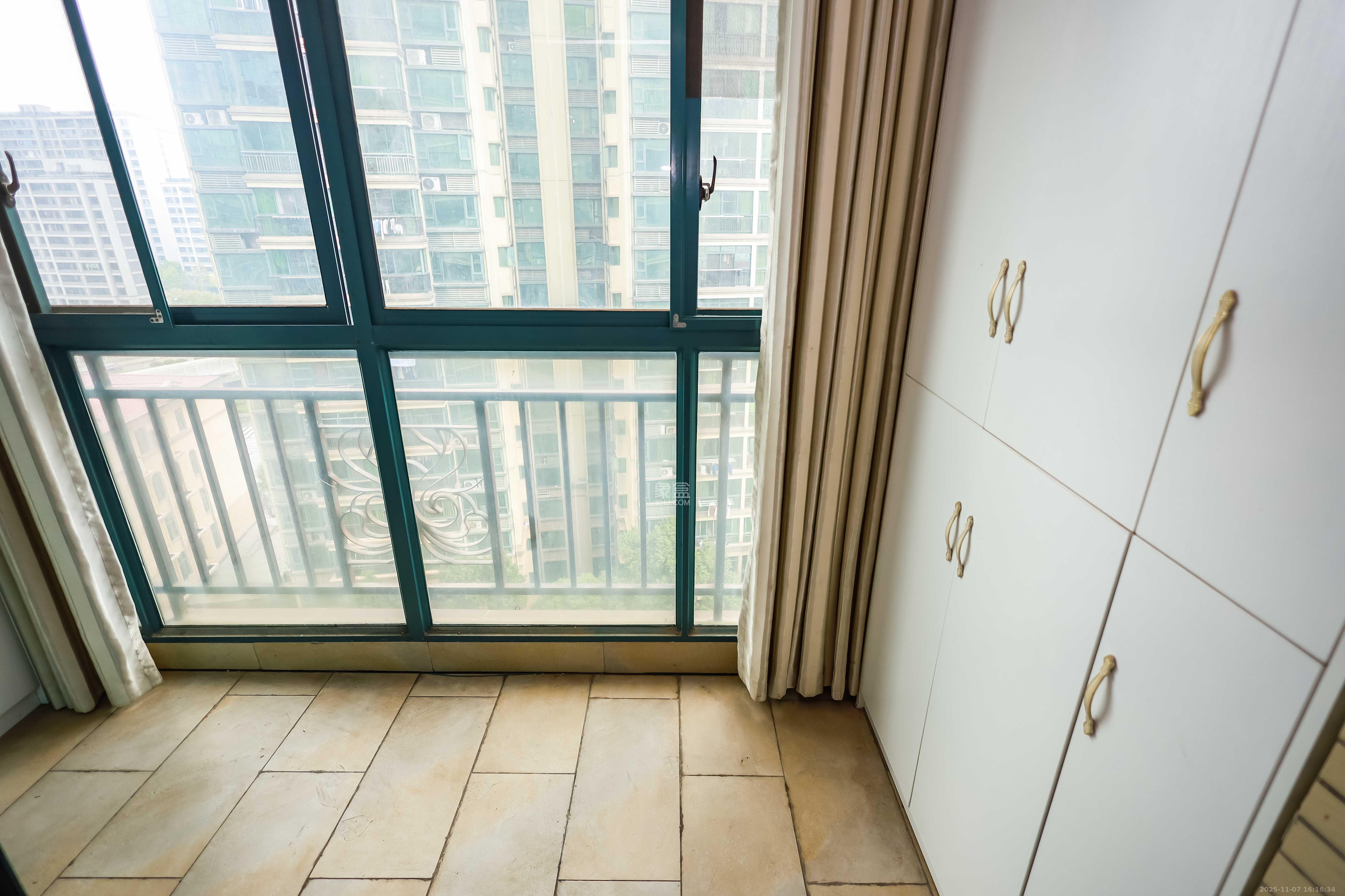 恒大华府  3室2厅1卫    108.0万阳台