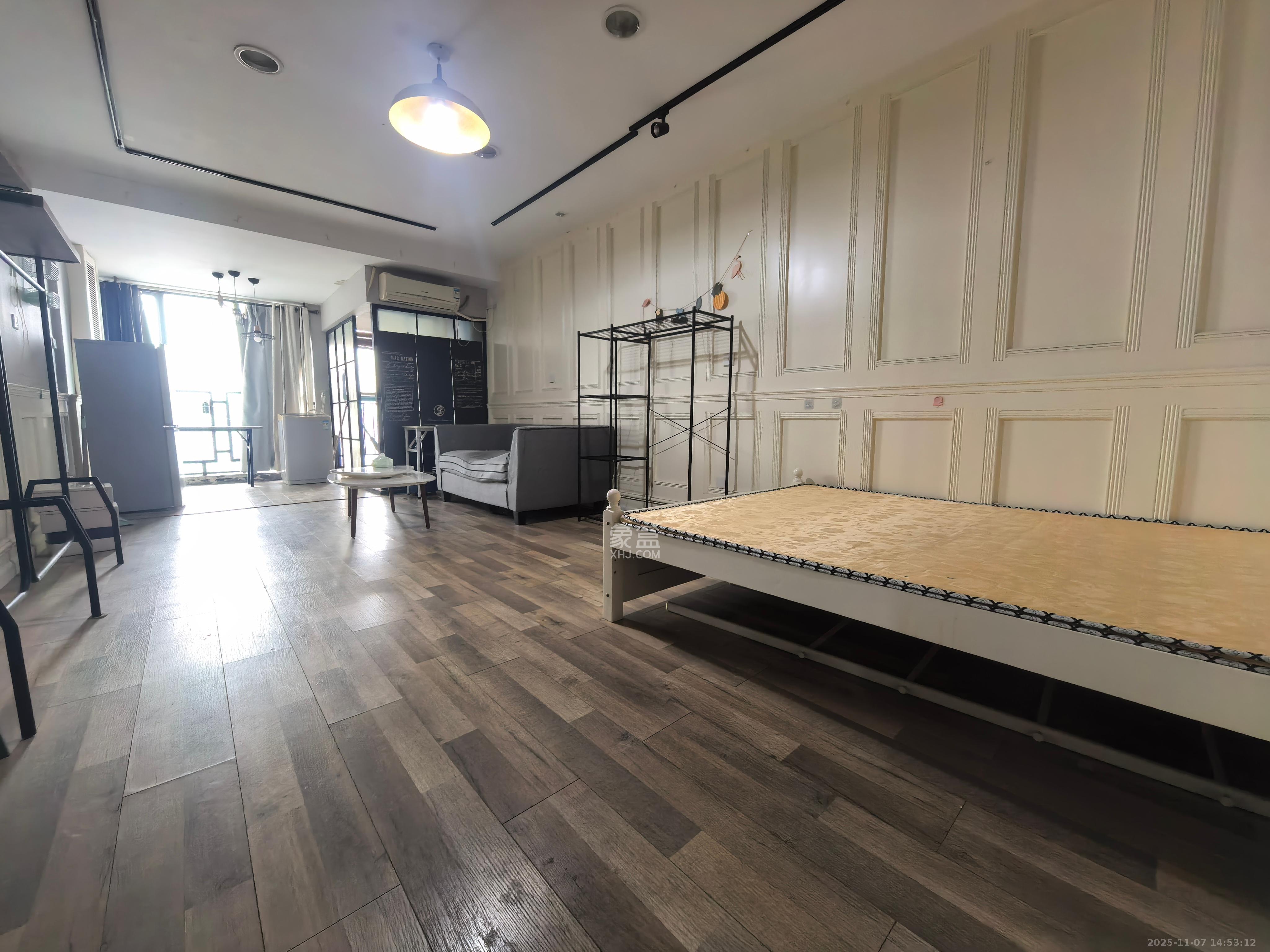 东一国际  1室1厅1卫    1600.0元/月