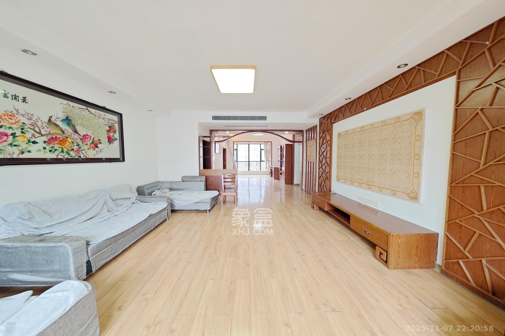 和卉家园  4室2厅2卫    4200.0元/月