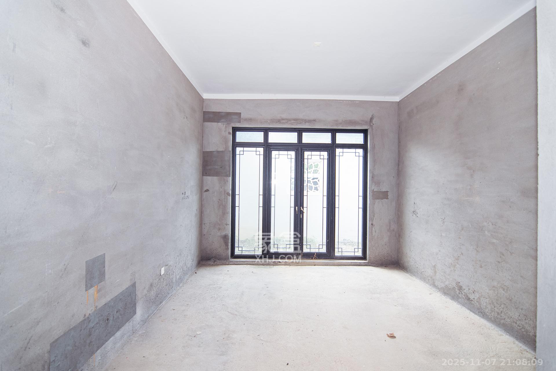 绿城高尔夫小镇  6室2厅2卫    900.0万卧室