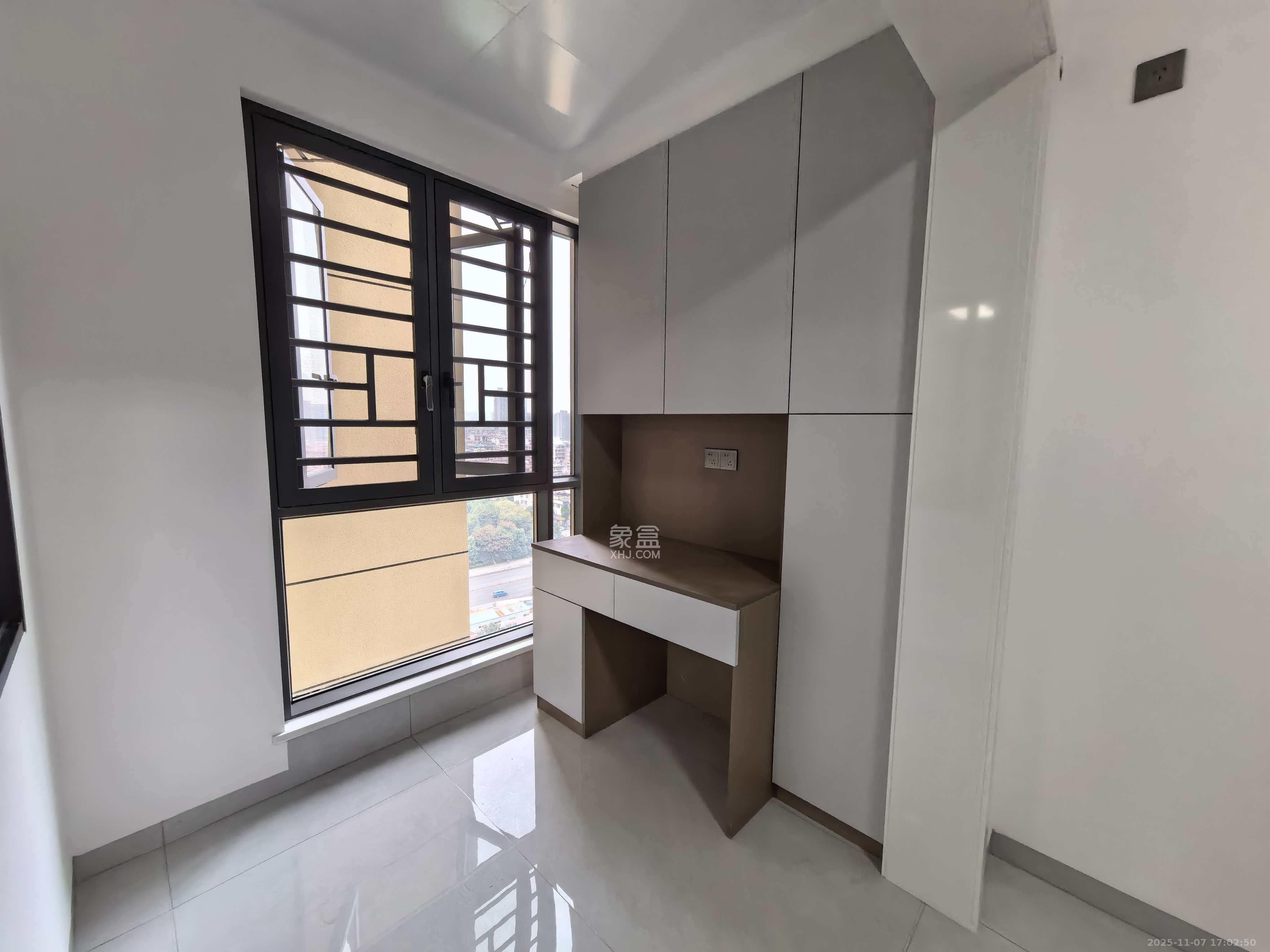 杏梨苑 3室1厅1卫 2300.0元/月 杏梨苑 3室1厅1卫 2300.0元/月室内图