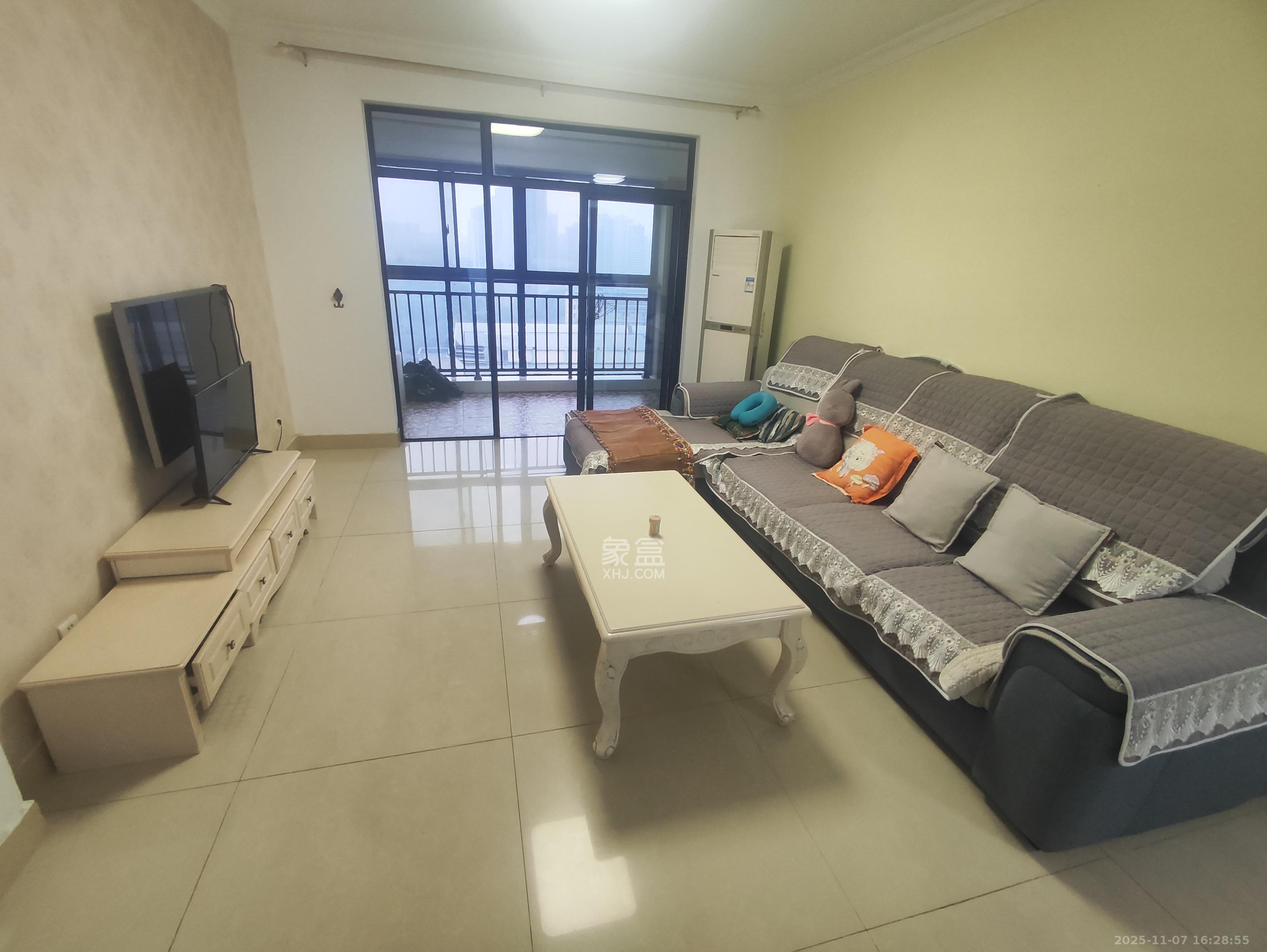 优山美地  3室2厅2卫    2600.0元/月