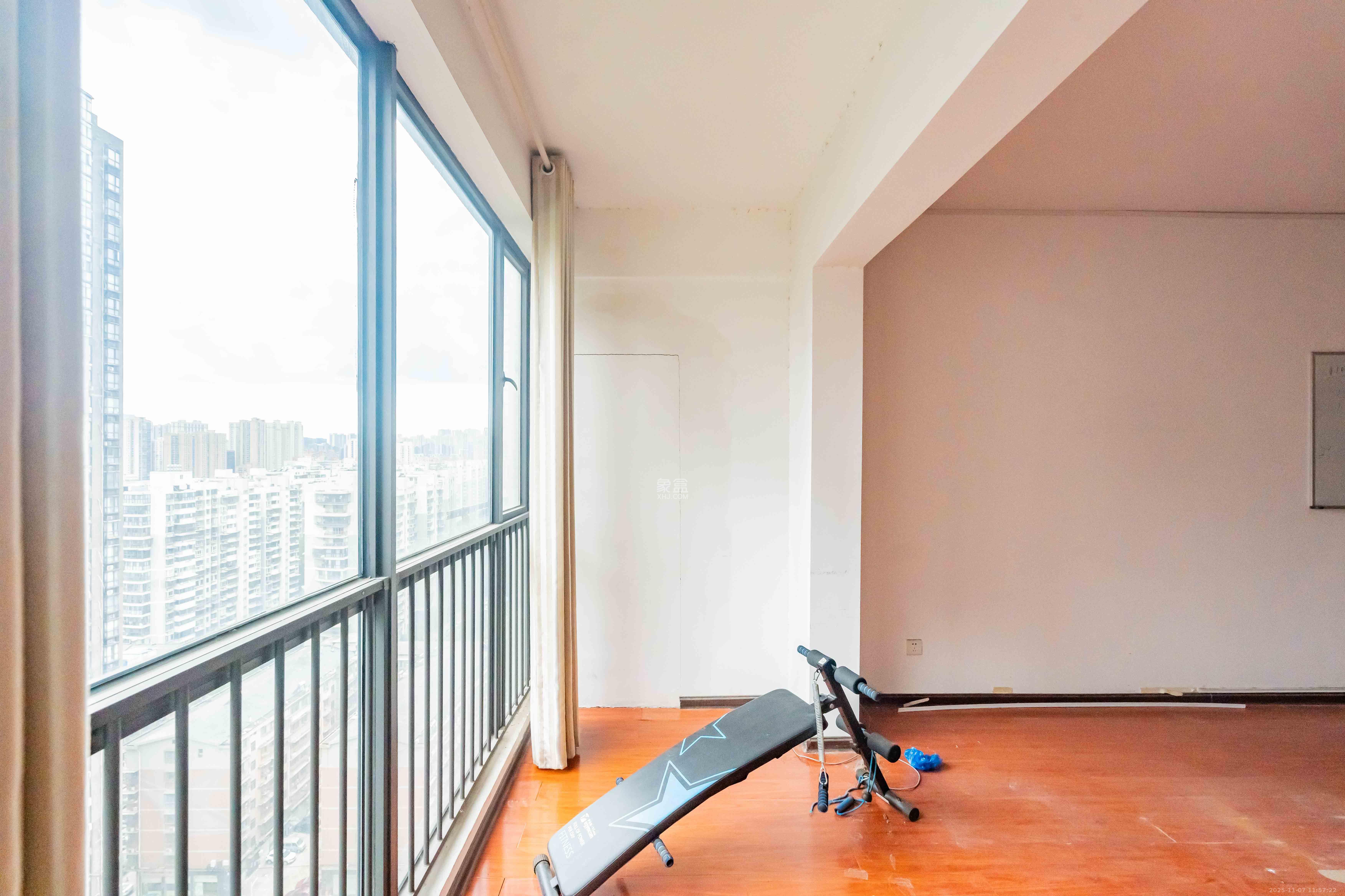 金土地第一湾  3室2厅2卫    2500.0元/月室内图