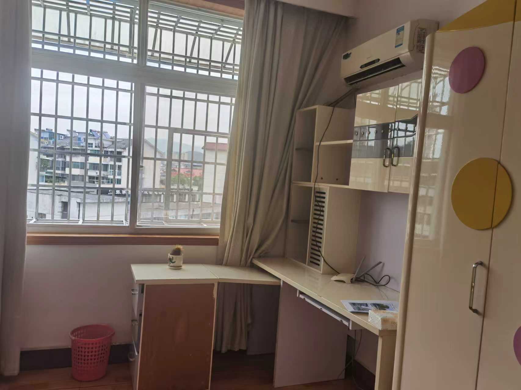 五金建材市场二期 5室2厅2卫 1800.0元/月 五金建材市场二期 5室2厅2卫 1800.0元/月室内图