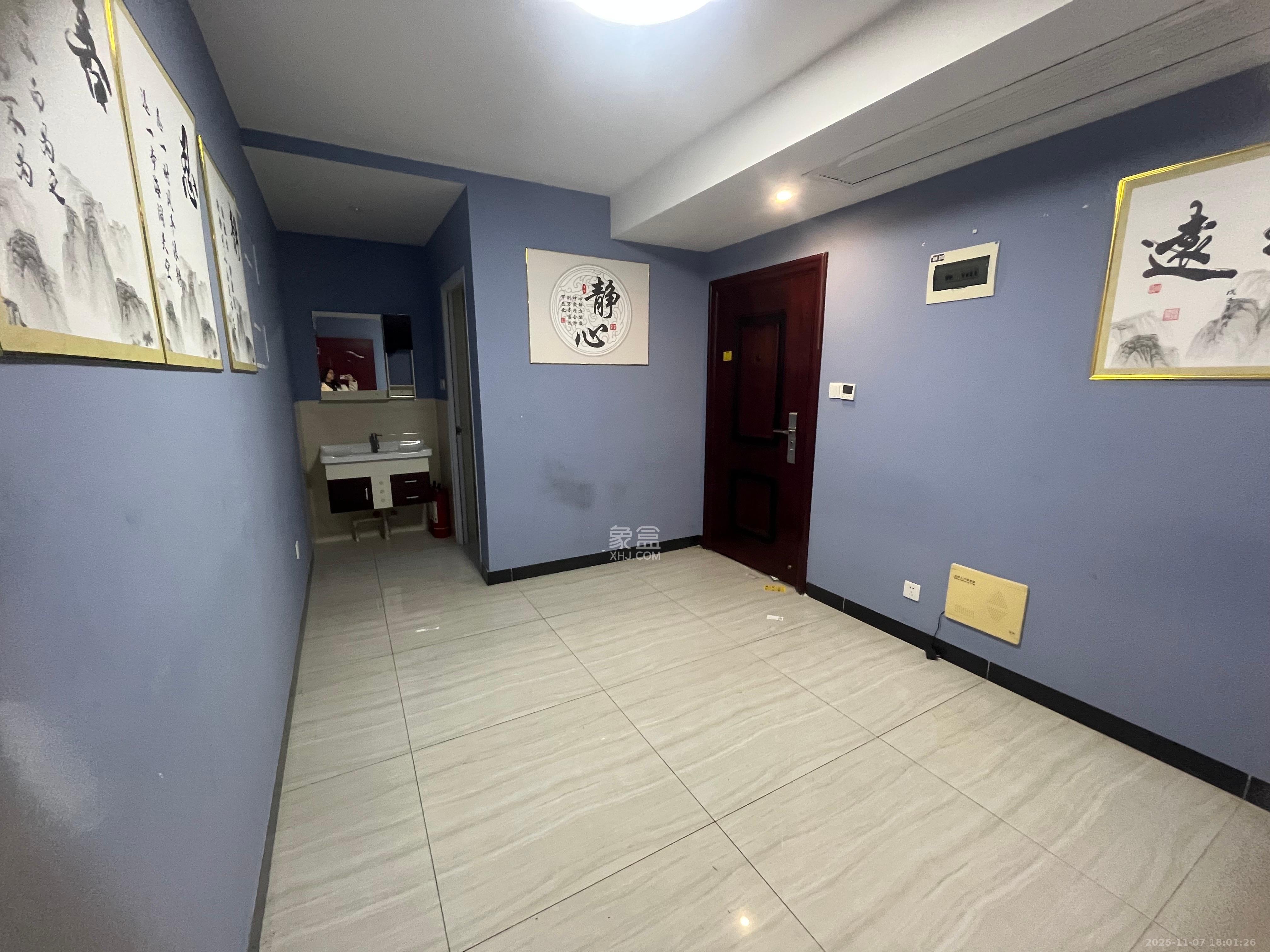 万坤图财富广场  3室1厅1卫    4500.0元/月室内图