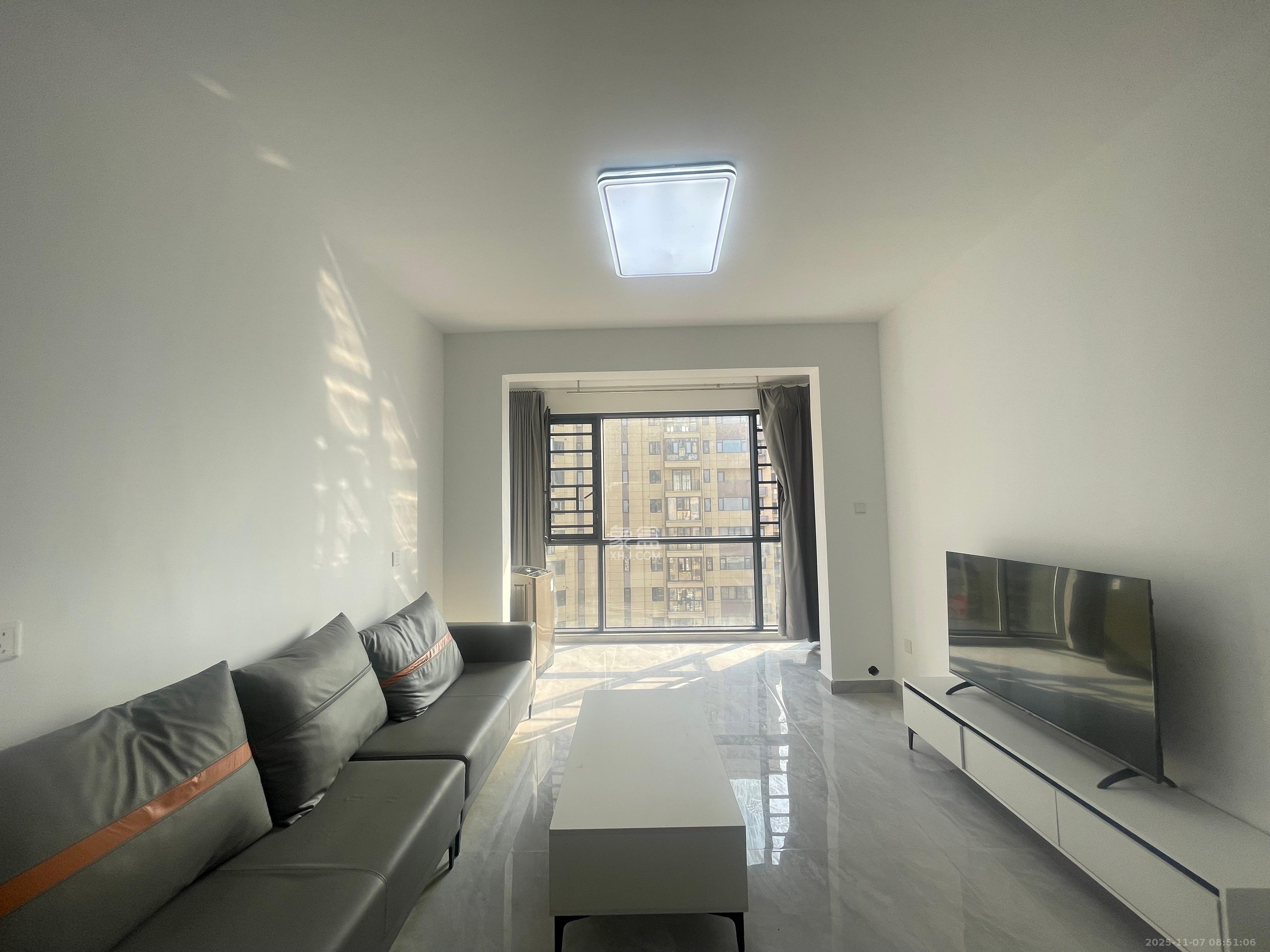 保利香槟国际  1室0厅0卫    2100.0元/月