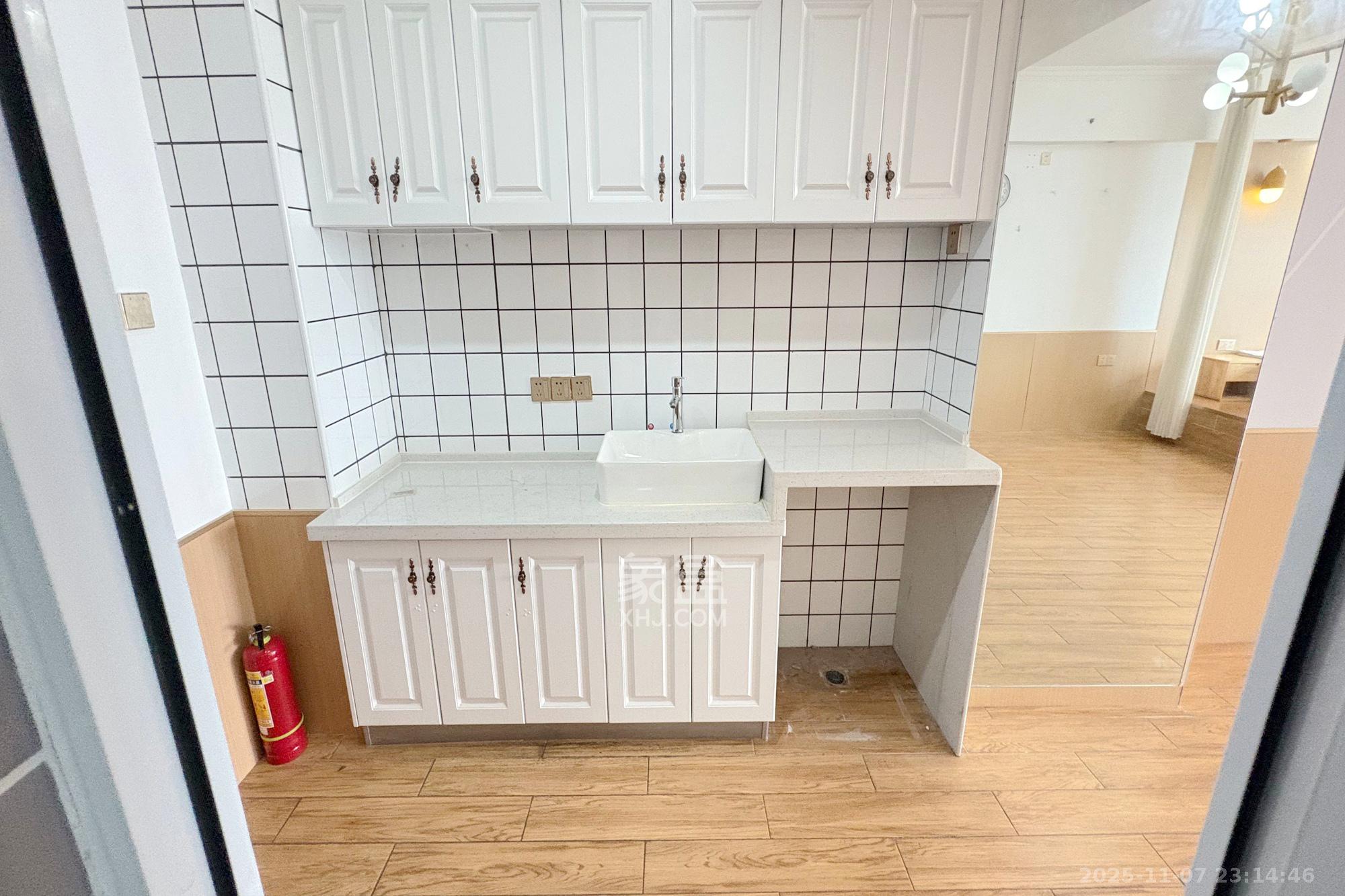 江岸丽都(江与城) 1室1厅1卫 83.0万 江岸丽都(江与城) 1室1厅1卫 83.0万厨房