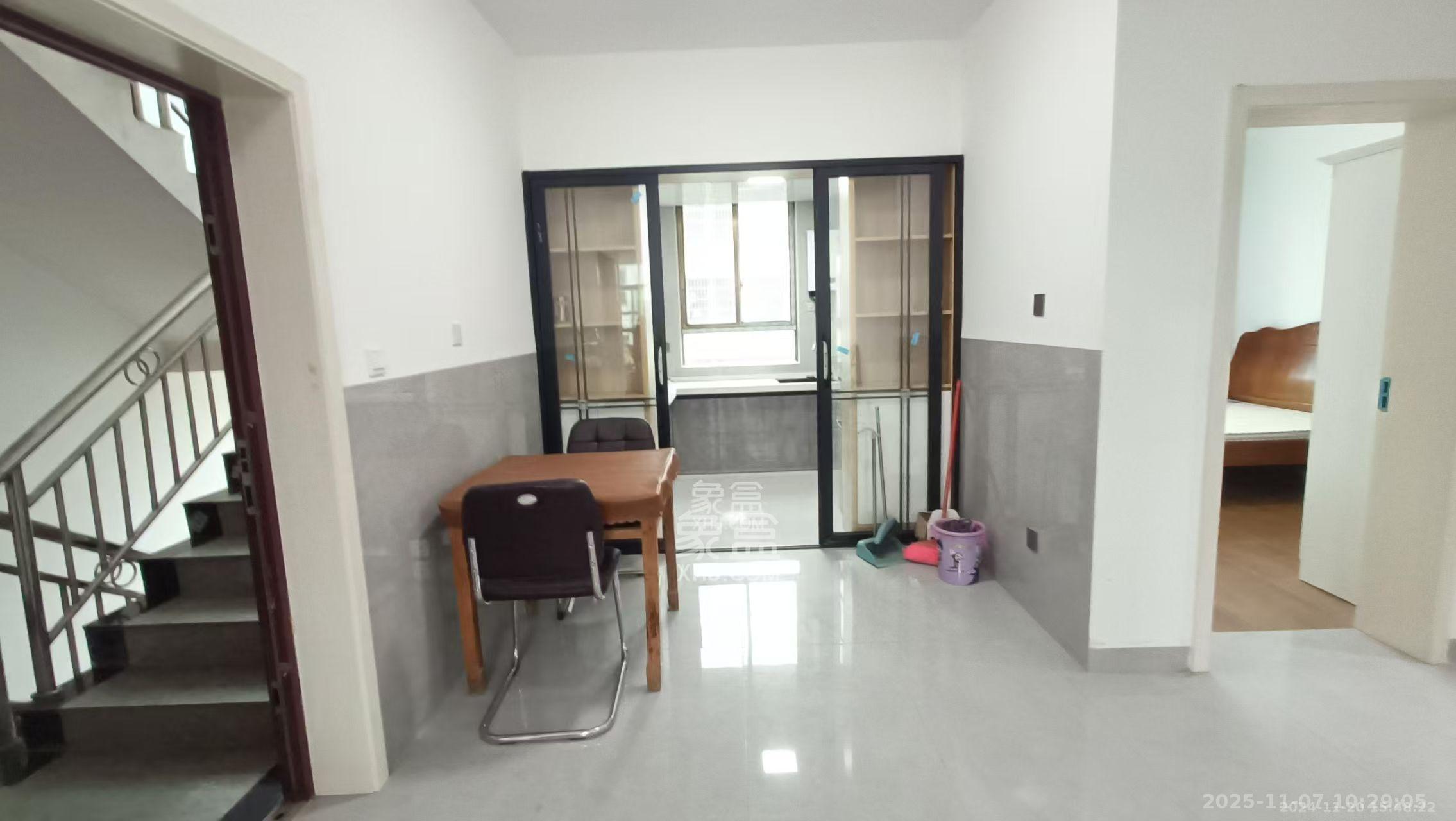 兴联创新小区  2室2厅1卫    1400.0元/月室内图