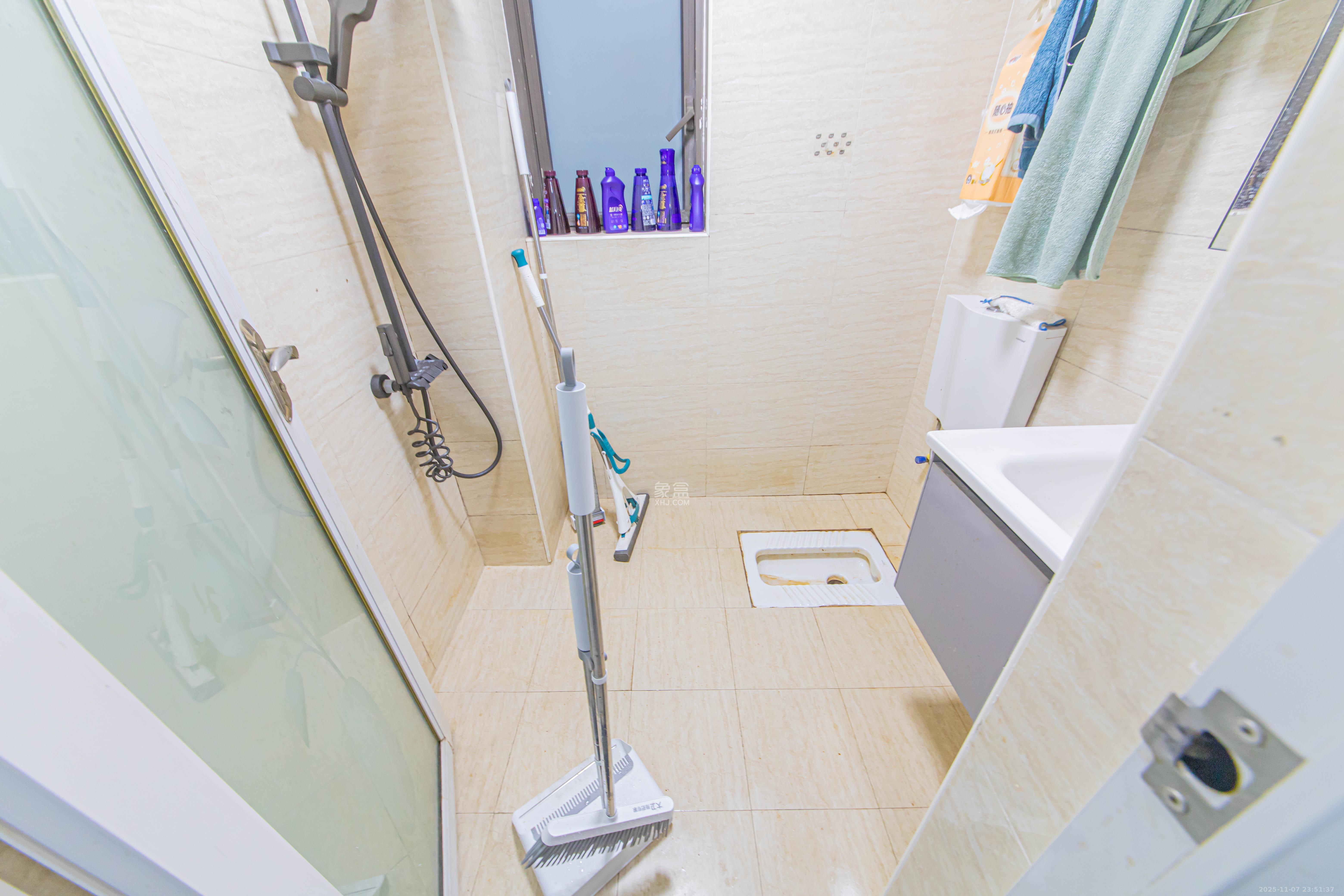 绿地公馆（绿地名邸）  3室2厅2卫    92.0万卫生间