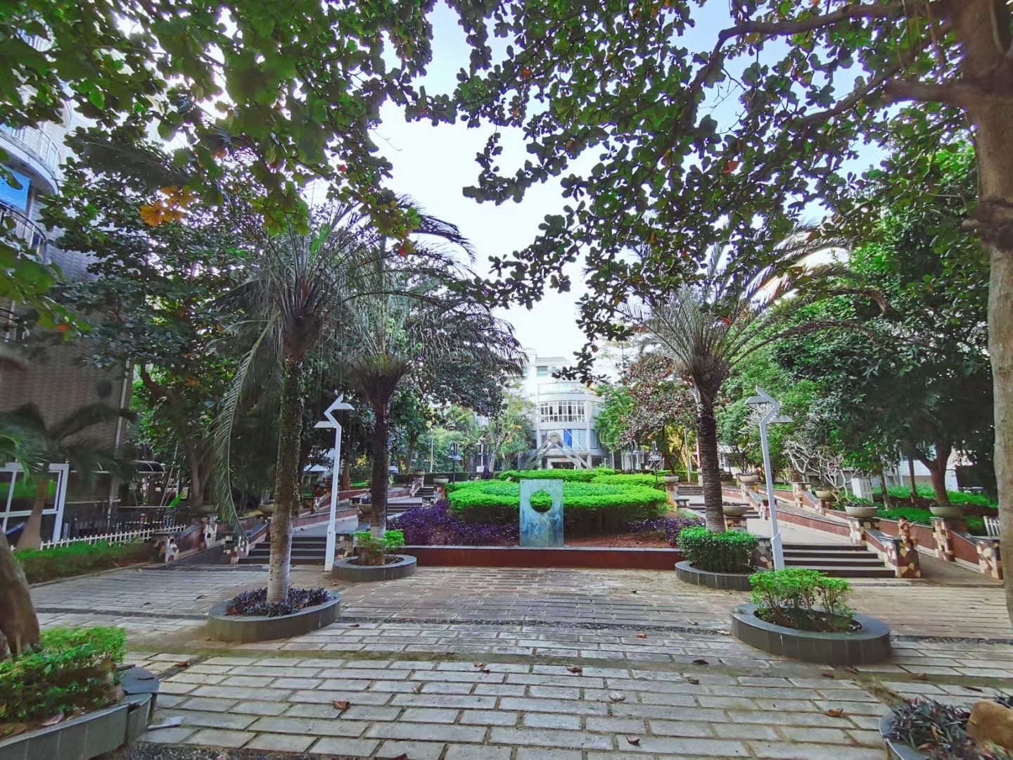 绿色佳园 3室2厅2卫 140.0万 绿色佳园 3室2厅2卫 140.0万客厅