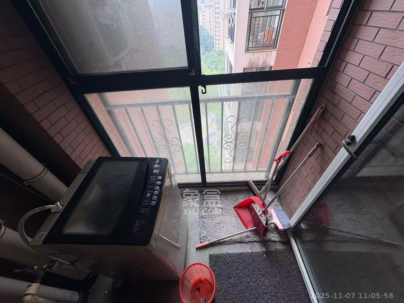 西点公园里 2室2厅1卫 2200.0元/月 西点公园里 2室2厅1卫 2200.0元/月室内图