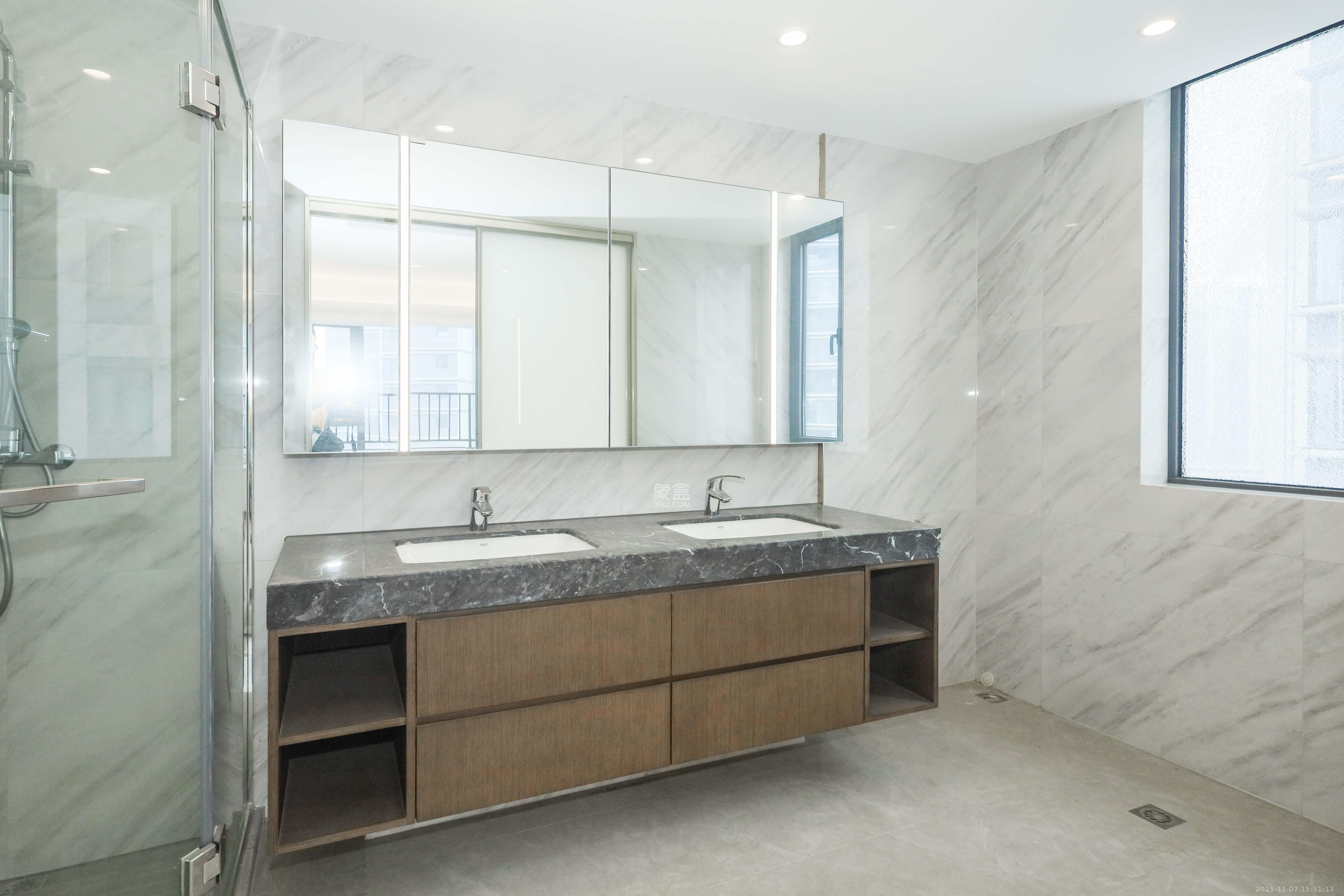 绿城招商桂语雲峯 4室2厅2卫 308.0万 绿城招商桂语雲峯 4室2厅2卫 308.0万卫生间