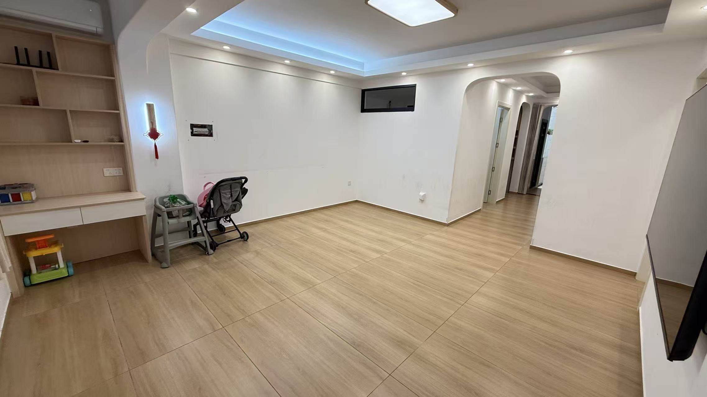 琼山食品厂宿舍 3室2厅1卫 90.0万 琼山食品厂宿舍 3室2厅1卫 90.0万客厅