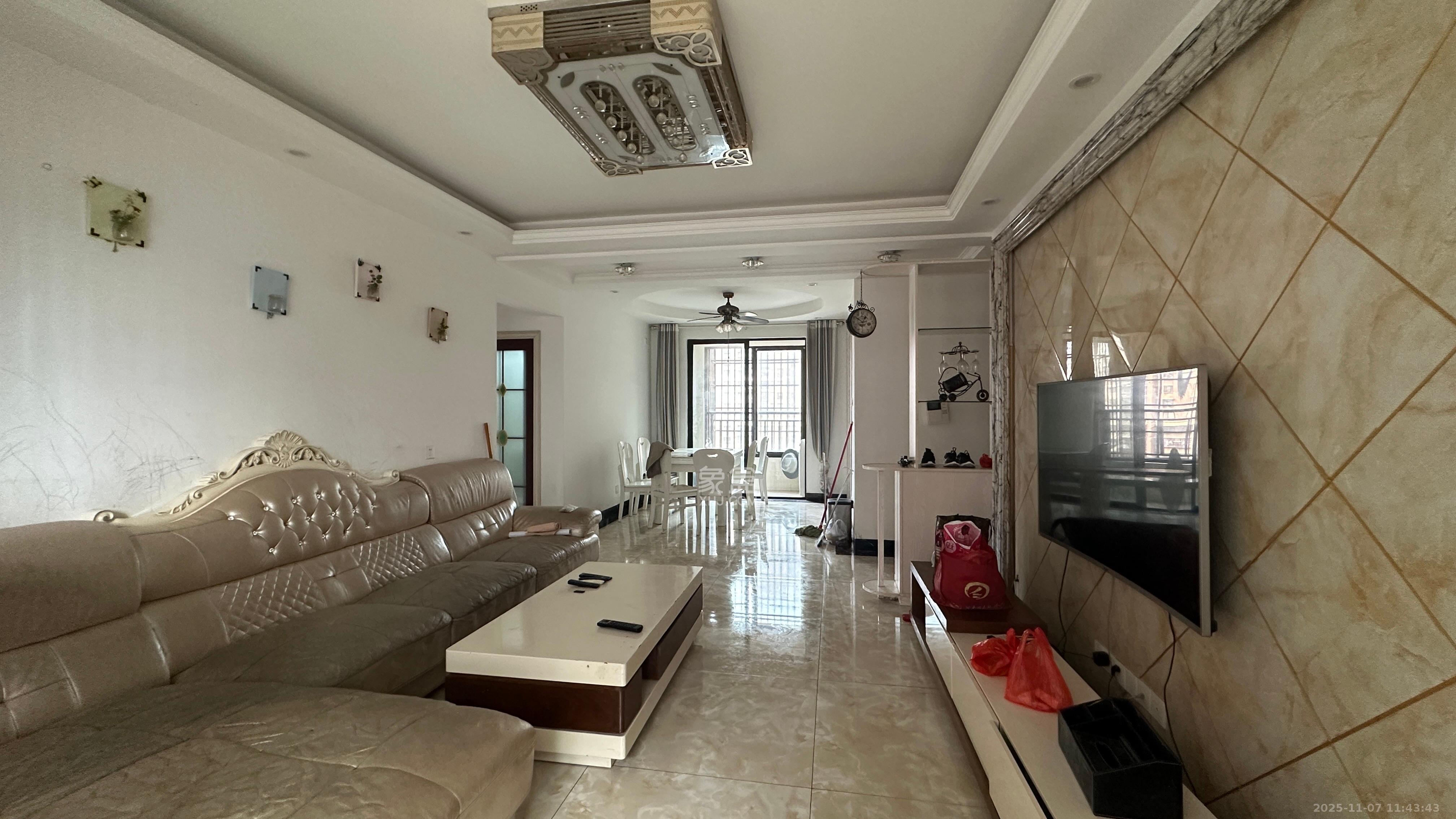 新城国际花都 3室2厅2卫 1800.0元/月 新城国际花都 3室2厅2卫 1800.0元/月室内图