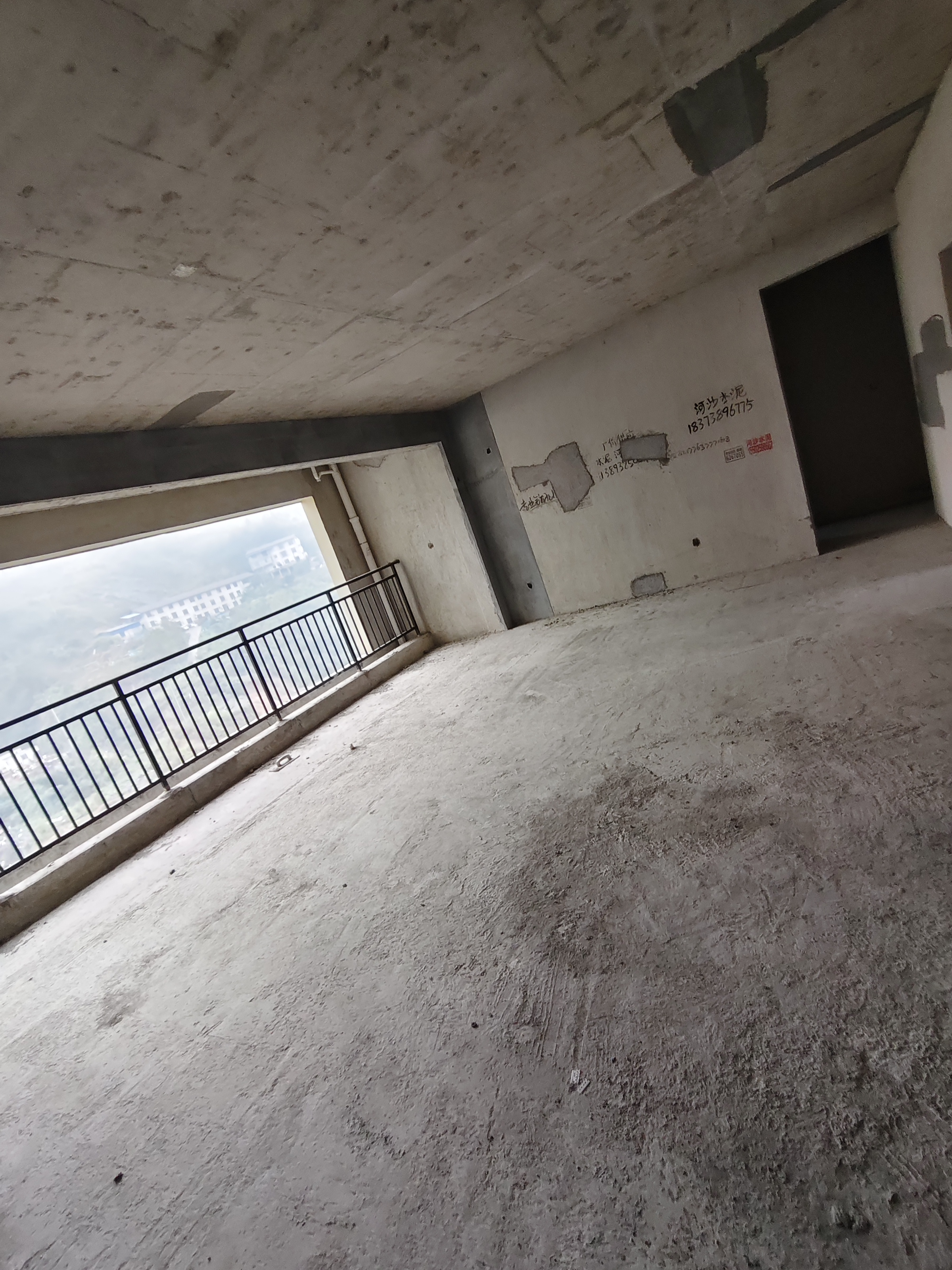 百弘学府城三期 5室2厅2卫 95.8万 百弘学府城三期 5室2厅2卫 95.8万客厅