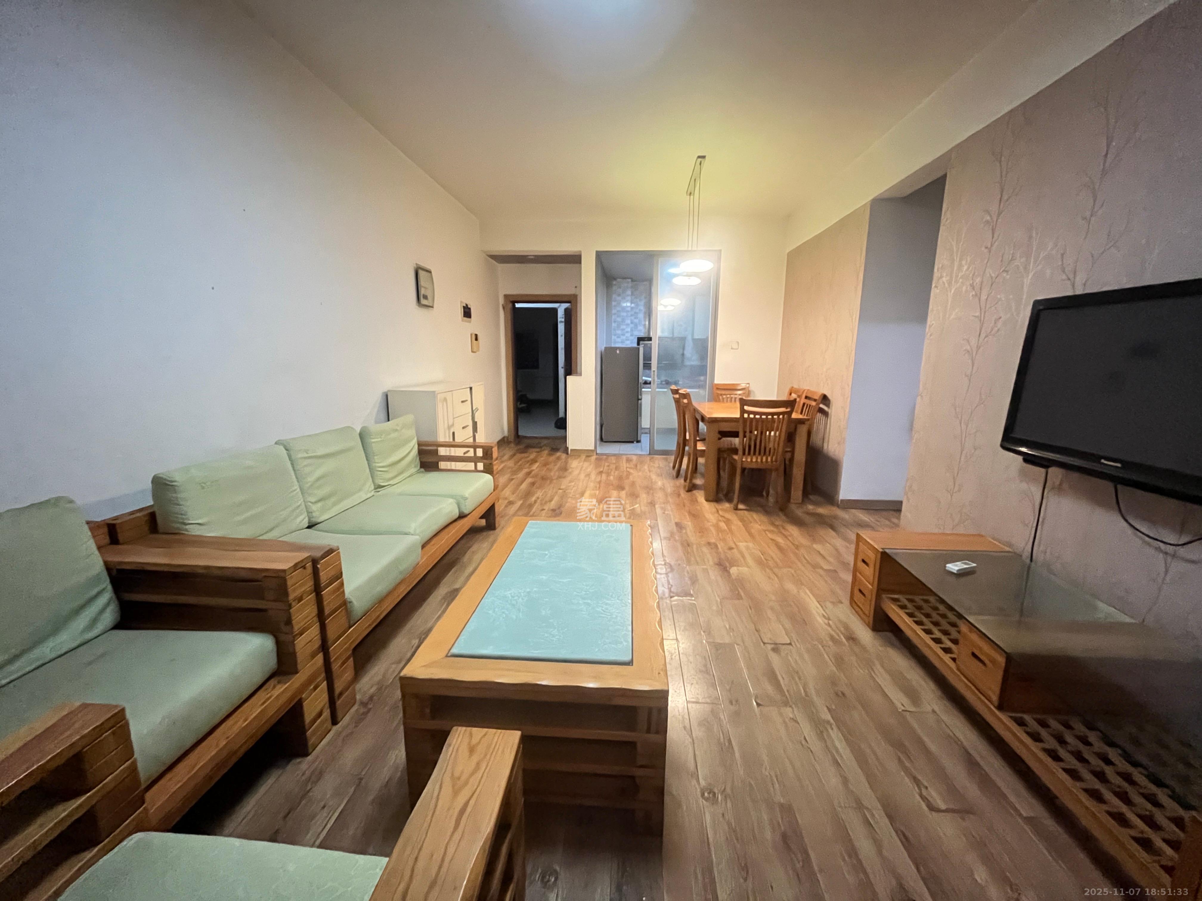 银港水晶城 2室2厅1卫 2200.0元/月 银港水晶城 2室2厅1卫 2200.0元/月室内图