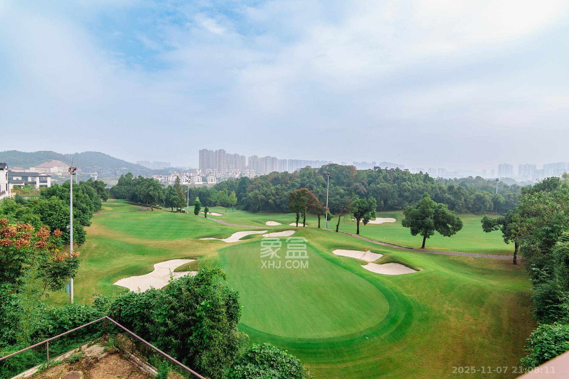 绿城高尔夫小镇  6室2厅2卫    900.0万其他