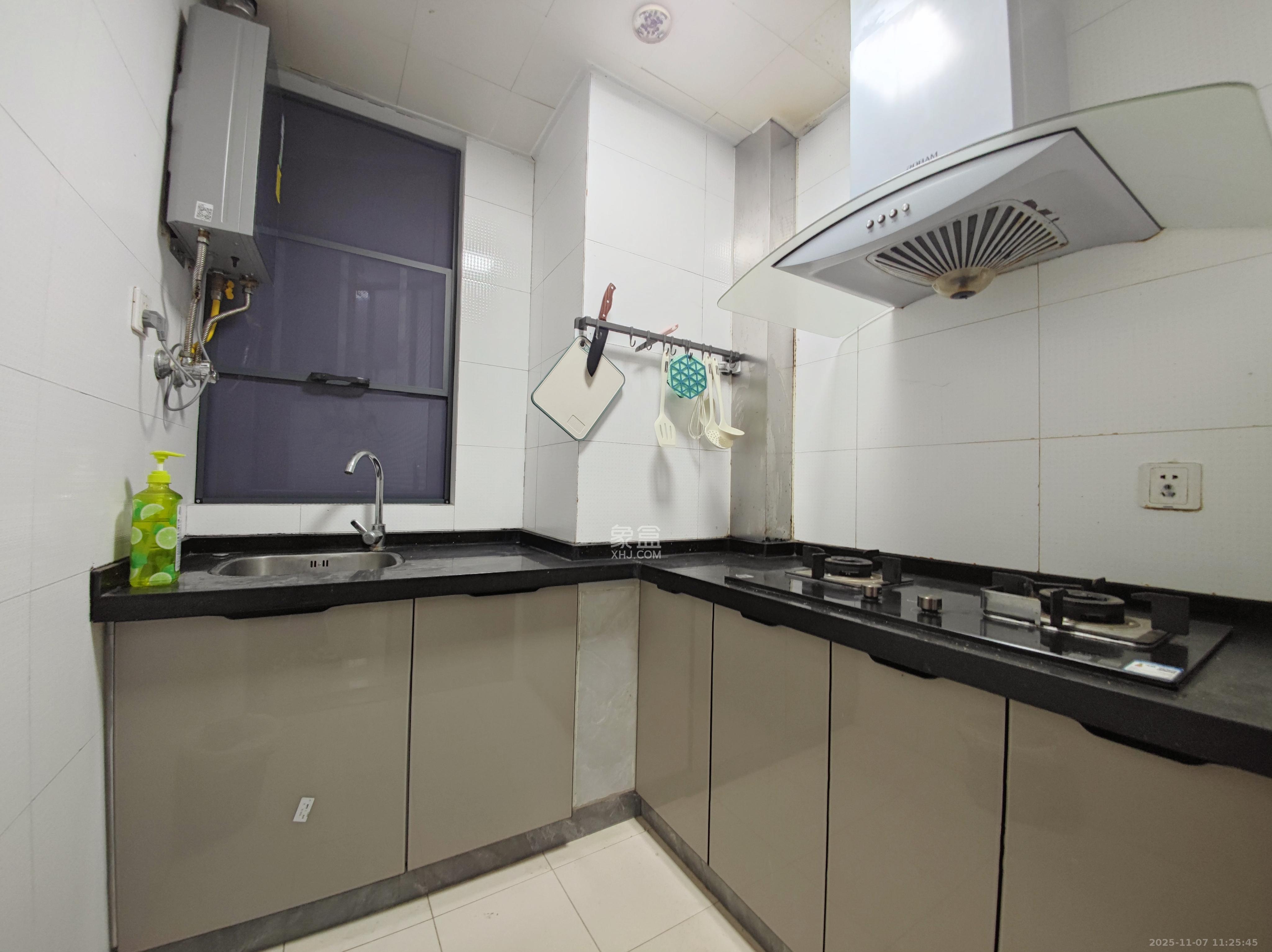 藏珑湖上国际花园  1室1厅1卫    2100.0元/月室内图