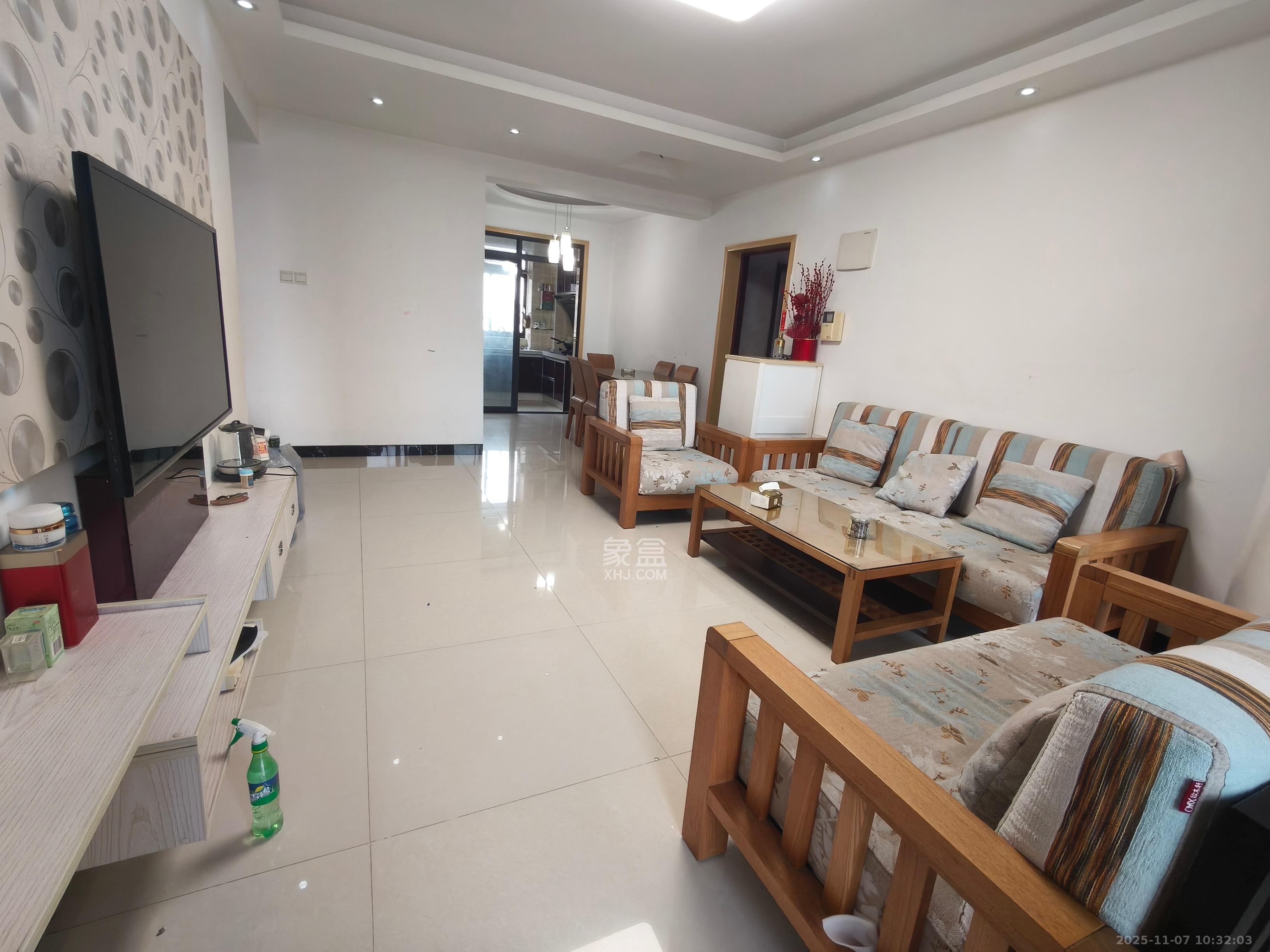 康桥长郡  3室2厅2卫    1900.0元/月室内图