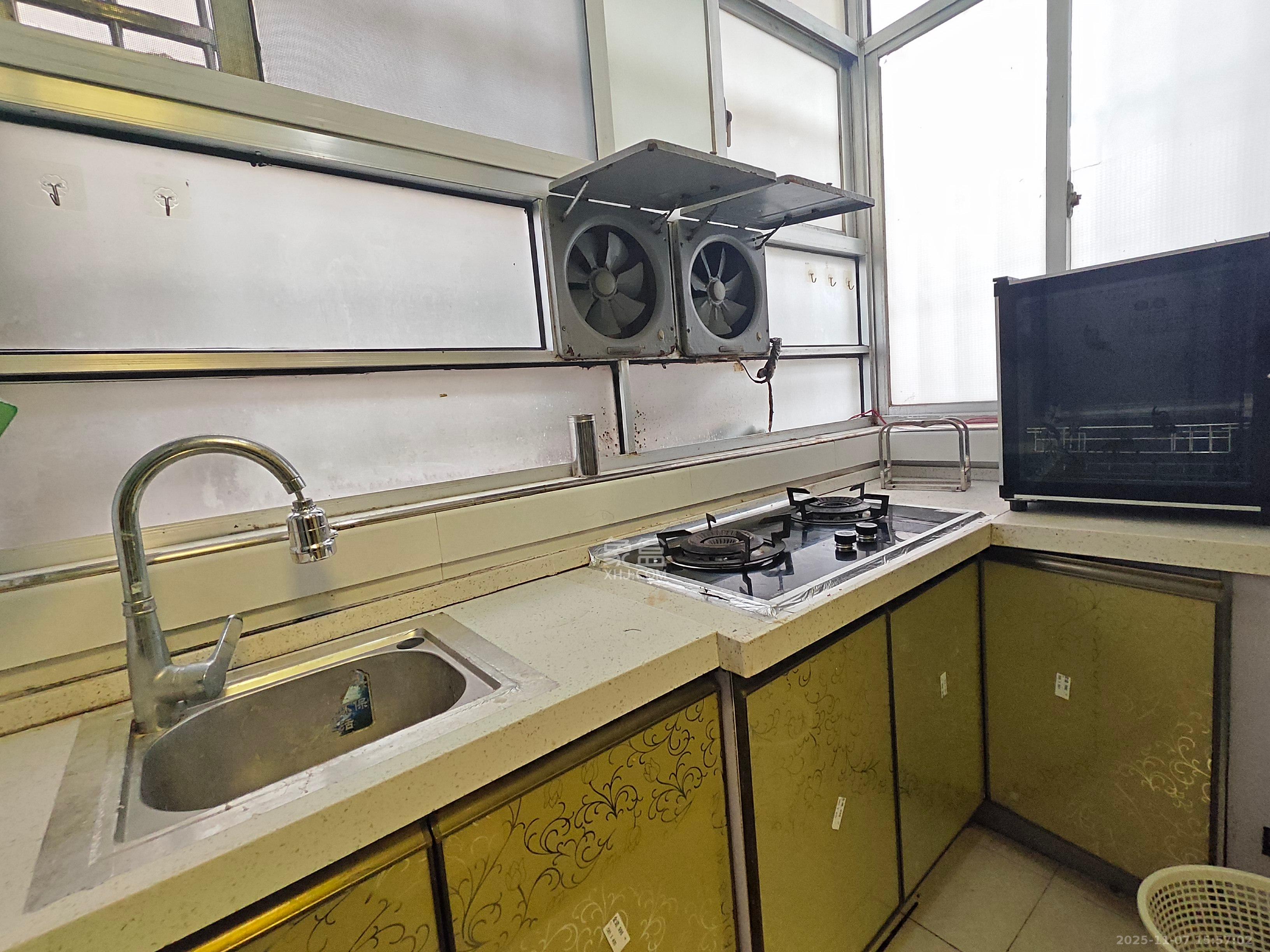 物贸小区 1室1厅1卫 1500.0元/月 物贸小区 1室1厅1卫 1500.0元/月室内图