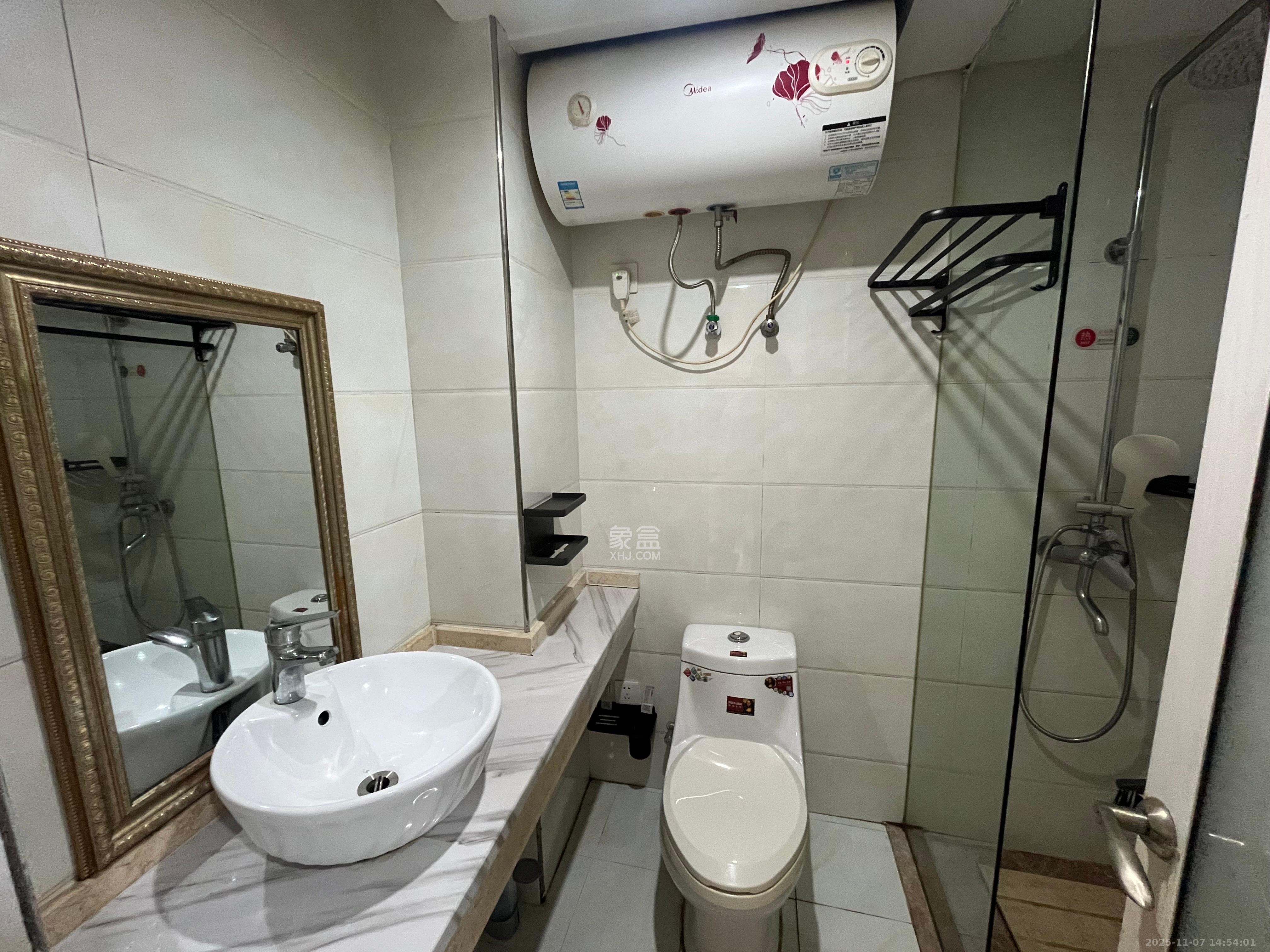 保利国际广场 1室1厅1卫 1800.0元/月 保利国际广场 1室1厅1卫 1800.0元/月室内图