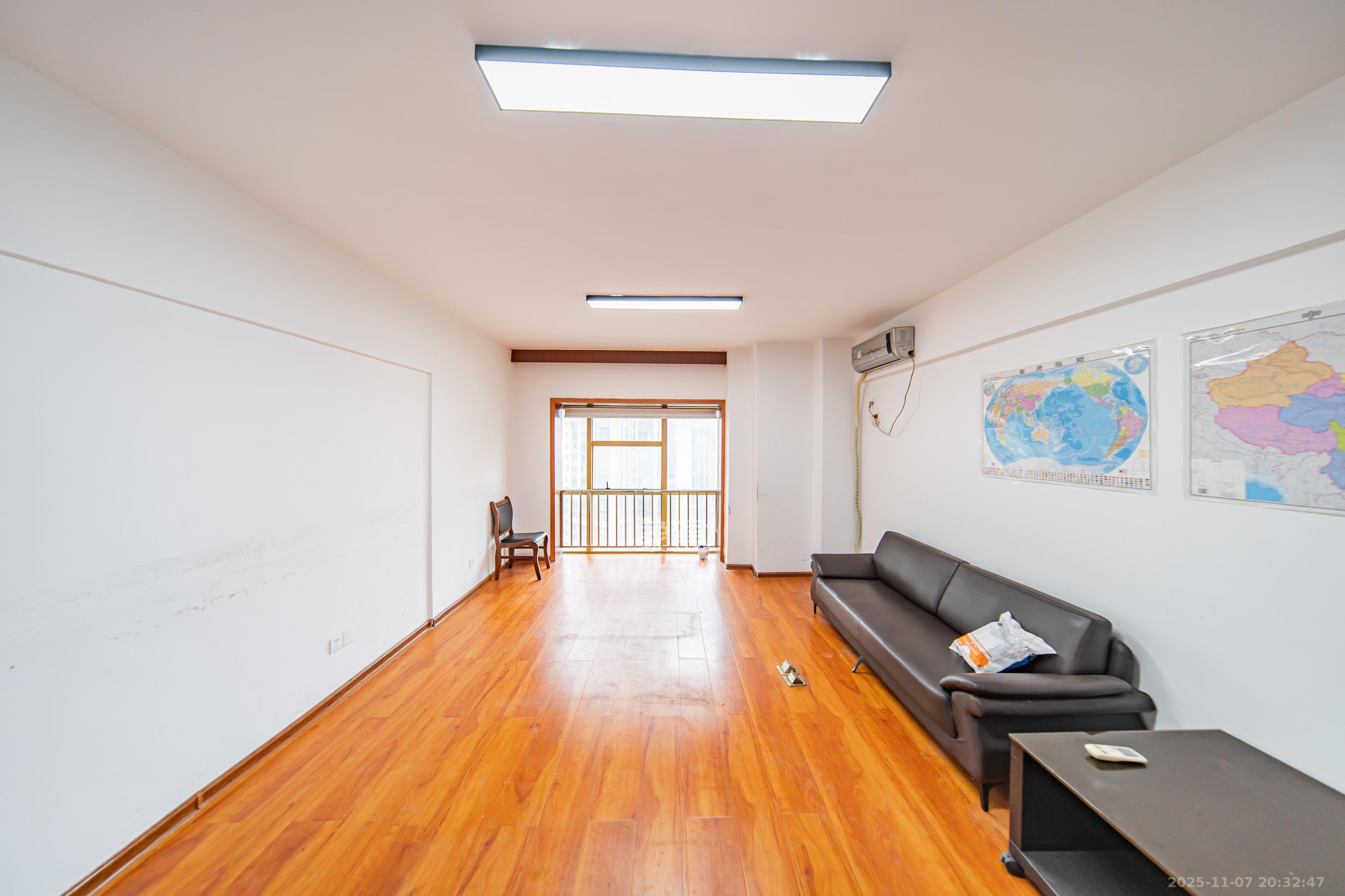 天健芙蓉盛世一期 2室1厅1卫 87.27万 天健芙蓉盛世一期 2室1厅1卫 87.27万客厅