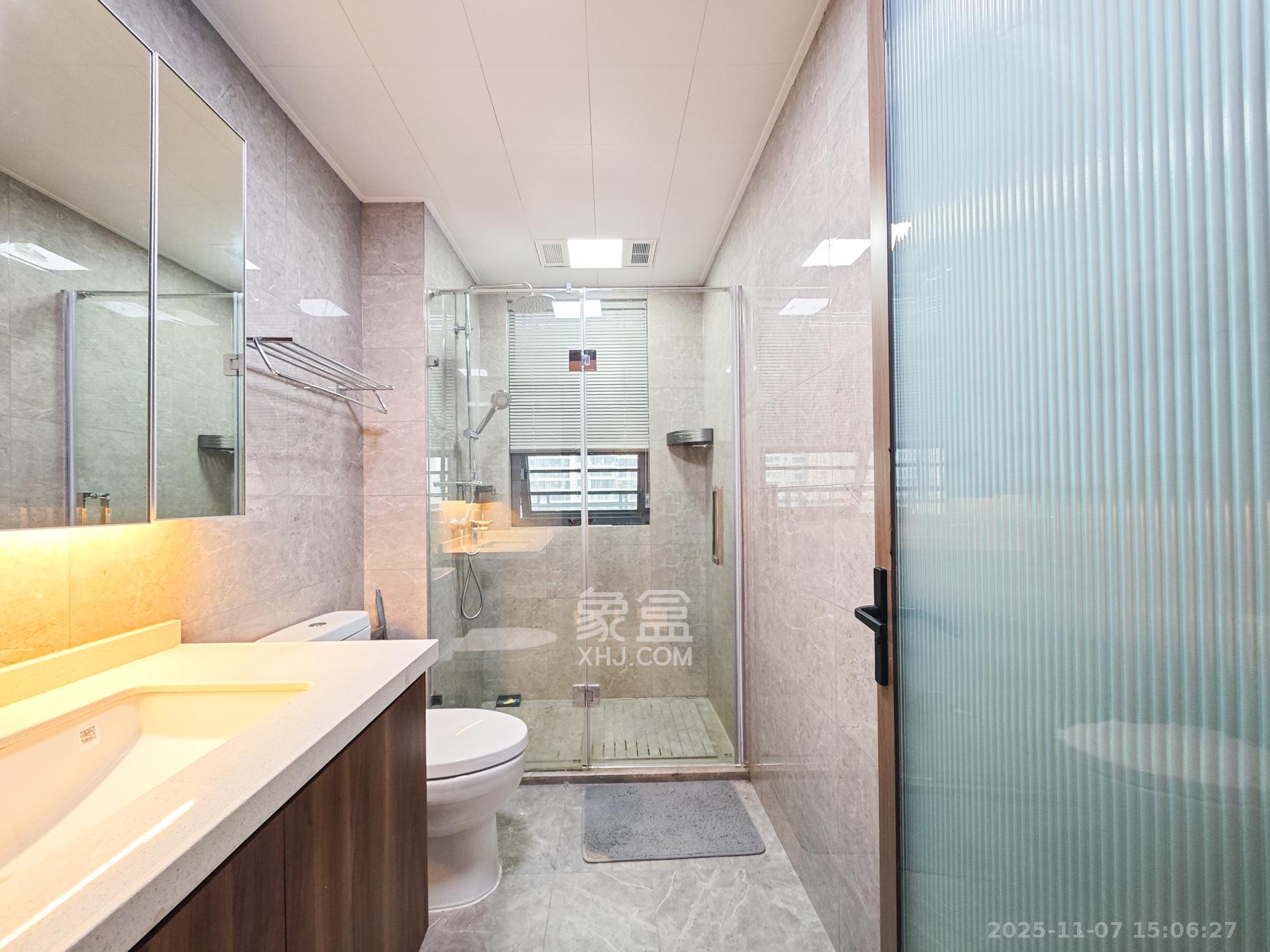 长沙万境潇湘  3室2厅2卫    137.0万卫生间